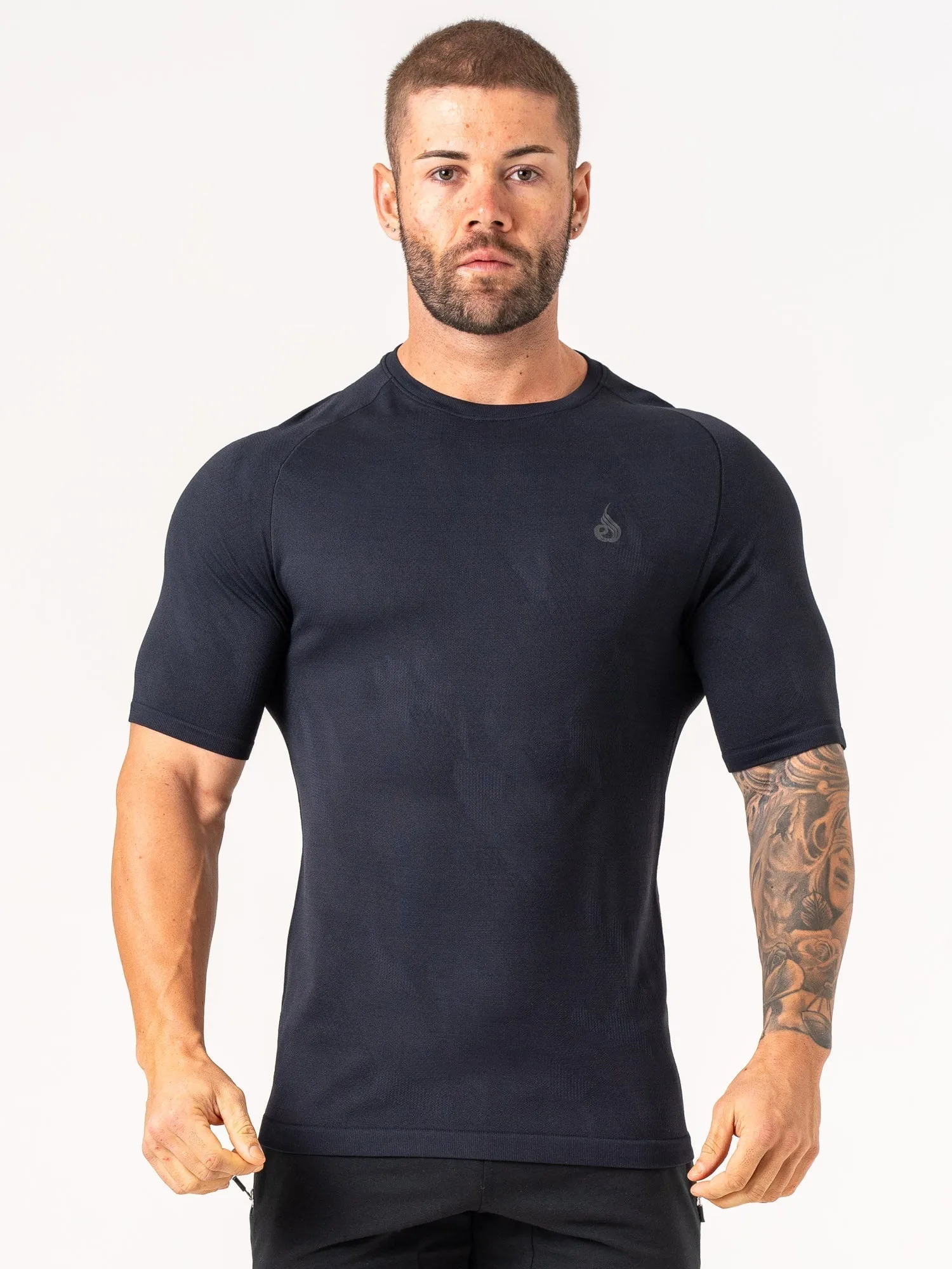 Aero Core Seamless T-Shirt - Black Chic Fit