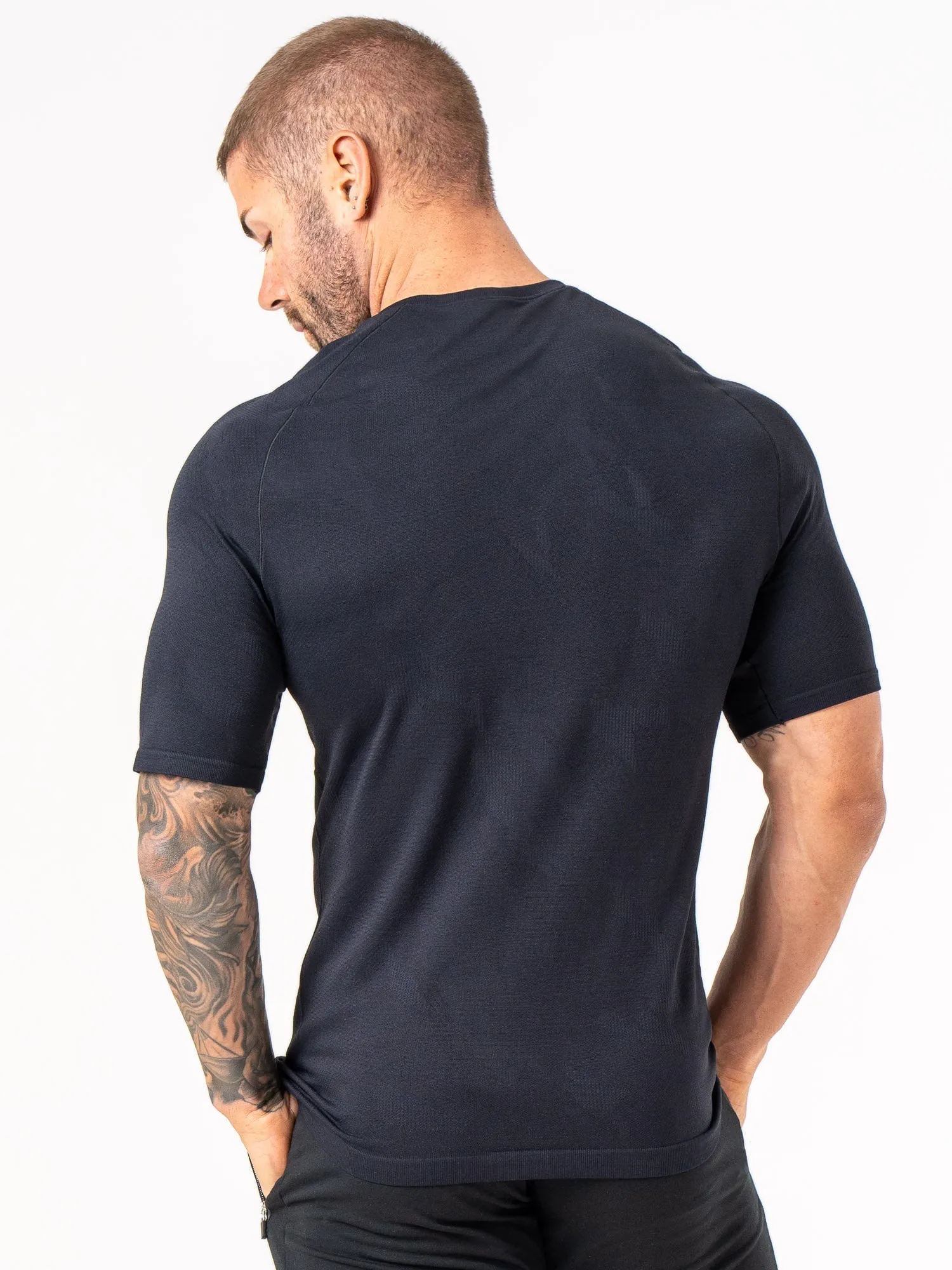 Aero Core Seamless T-Shirt - Black Effortless Comfort Design