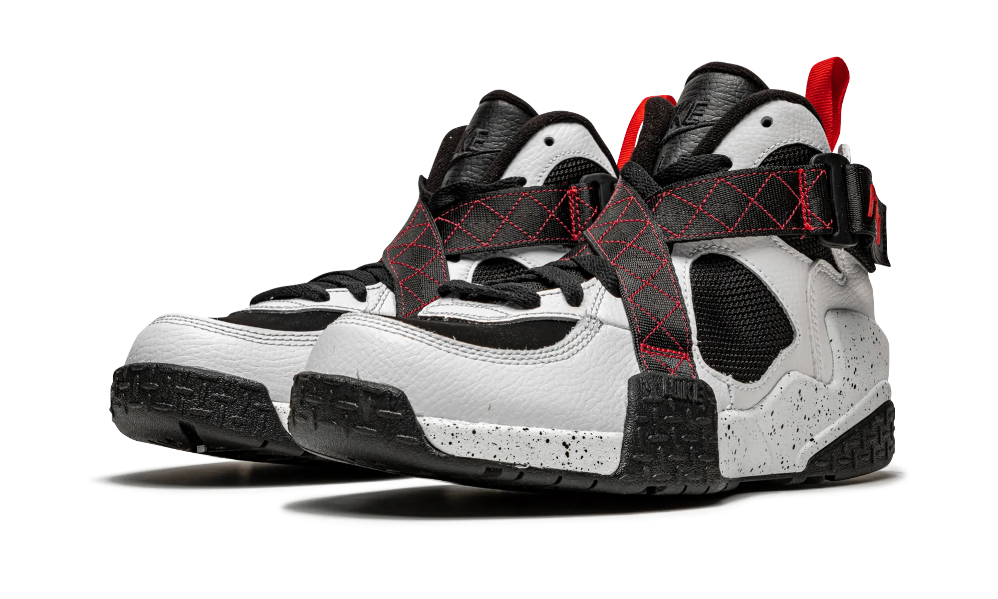 Air Raid "White / Black / Red" Flexible Forefoot Design
