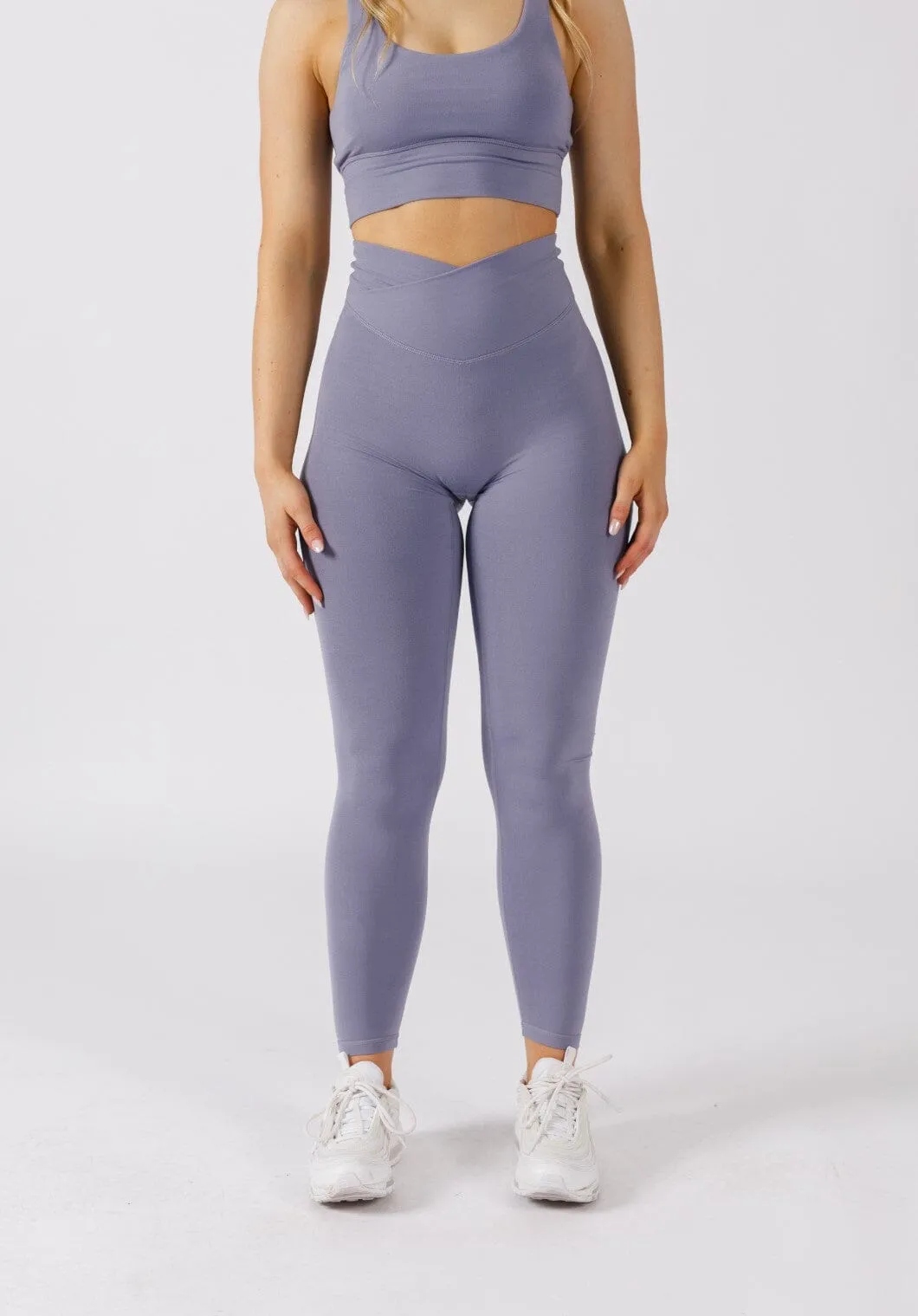 Yoga Class Minimalist Style AirSilk Crossover Sculptseam? Legging Moonlight