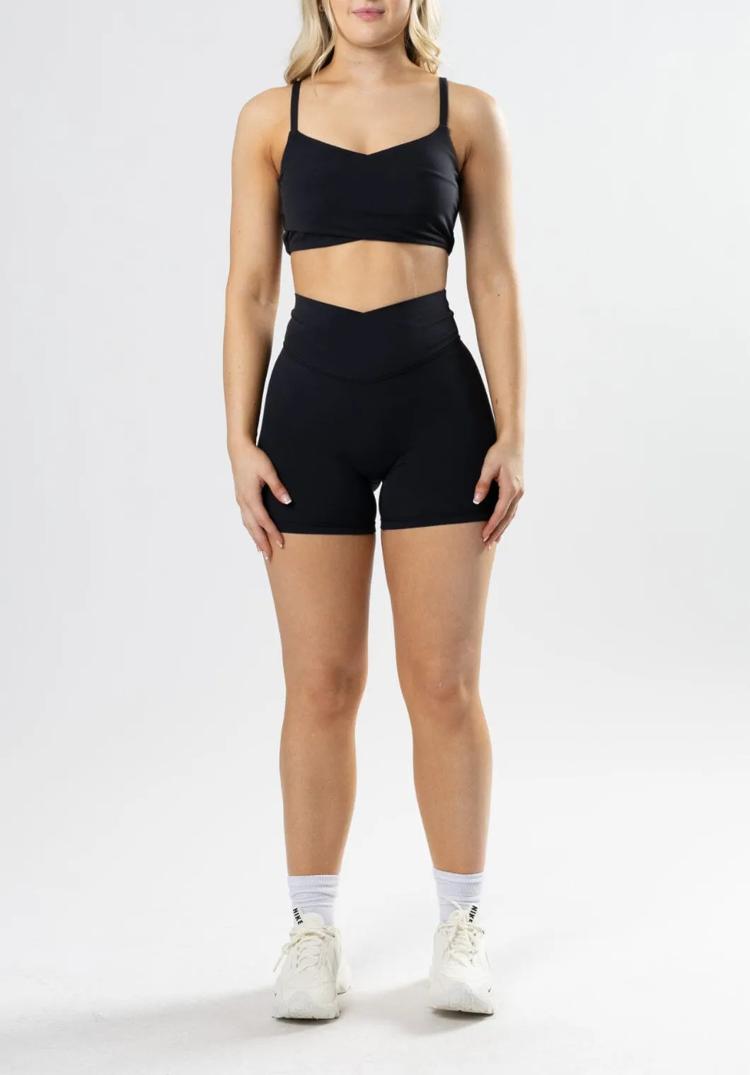 AirSilk Crossover Sculptseam? Short Black Quick Fit Design