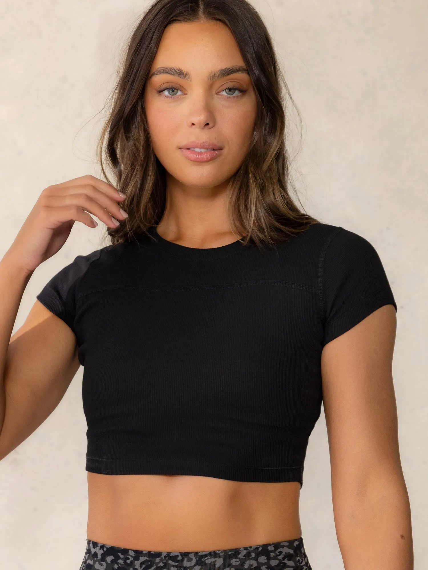 Empower Rib Tee - Black Easy Wear Smooth Seam Technology