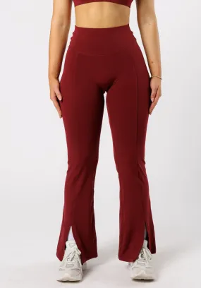 Postpartum Fit Airport Travel Reluna? Front Slit Sculptseam? Flare Leggings 31" Red Velvet