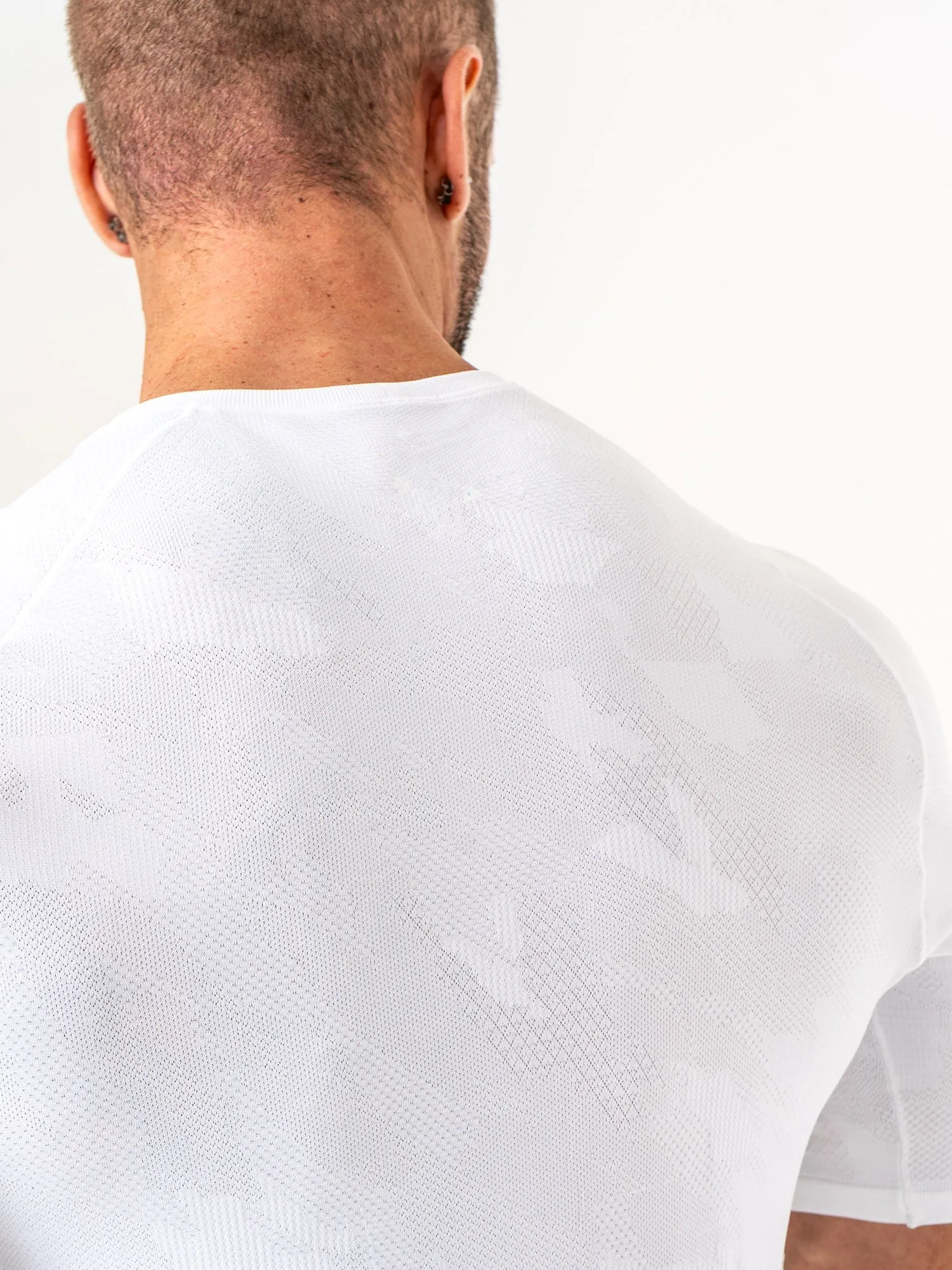 Chilly Comfort Aero Core Seamless T-Shirt - White