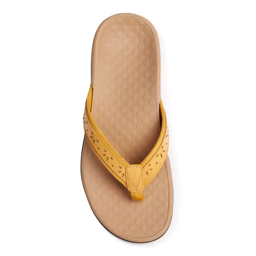 Casandra - Buttercup Easy Look