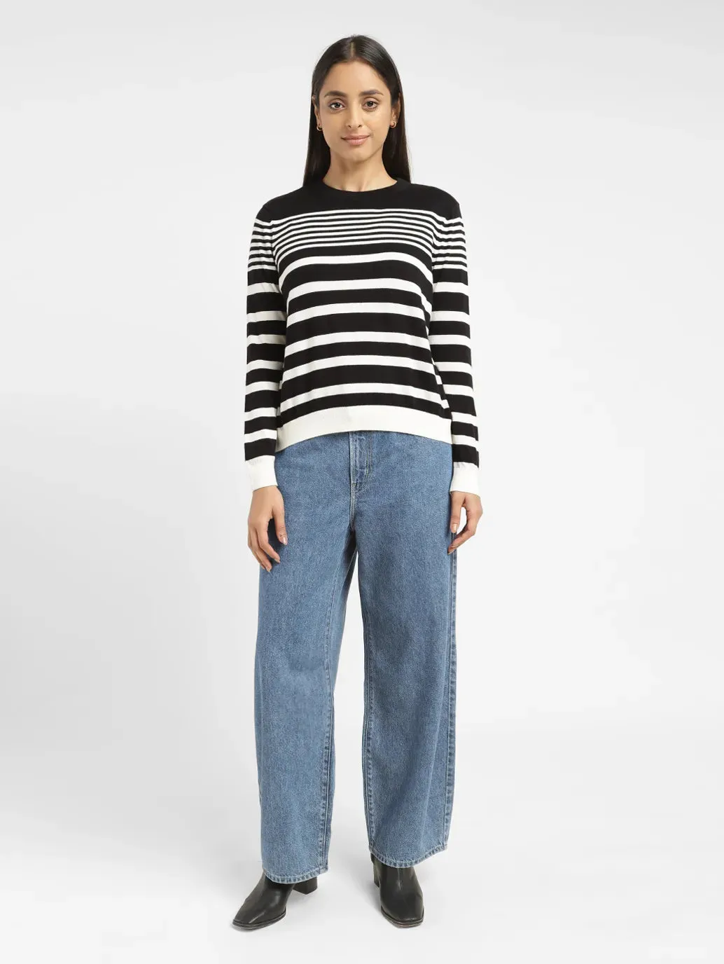 Women's Striped Black Round Neck Sweater Breathable Movement