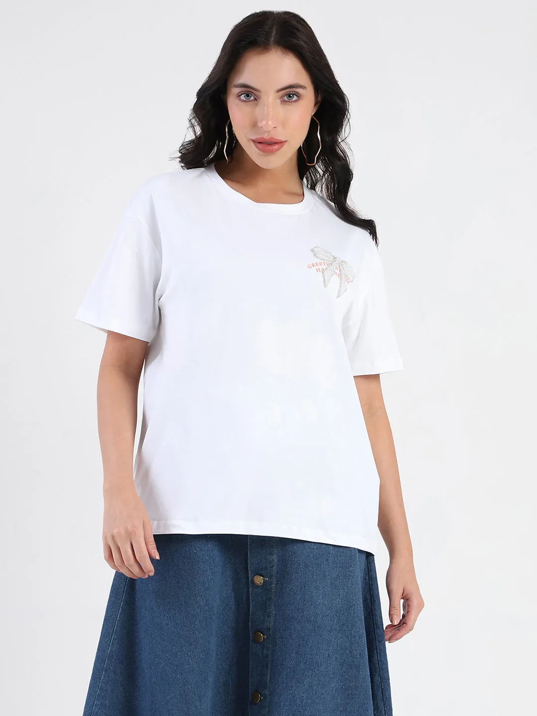 comfortable top Perfect Layering Madame Accessory Patch Detail Graphic Print White T-shirt