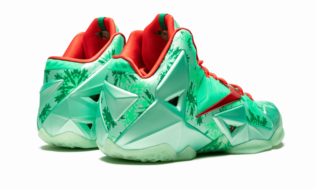 Slip Resistant Ergonomic Footbed Design Lebron 11 "Christmas"