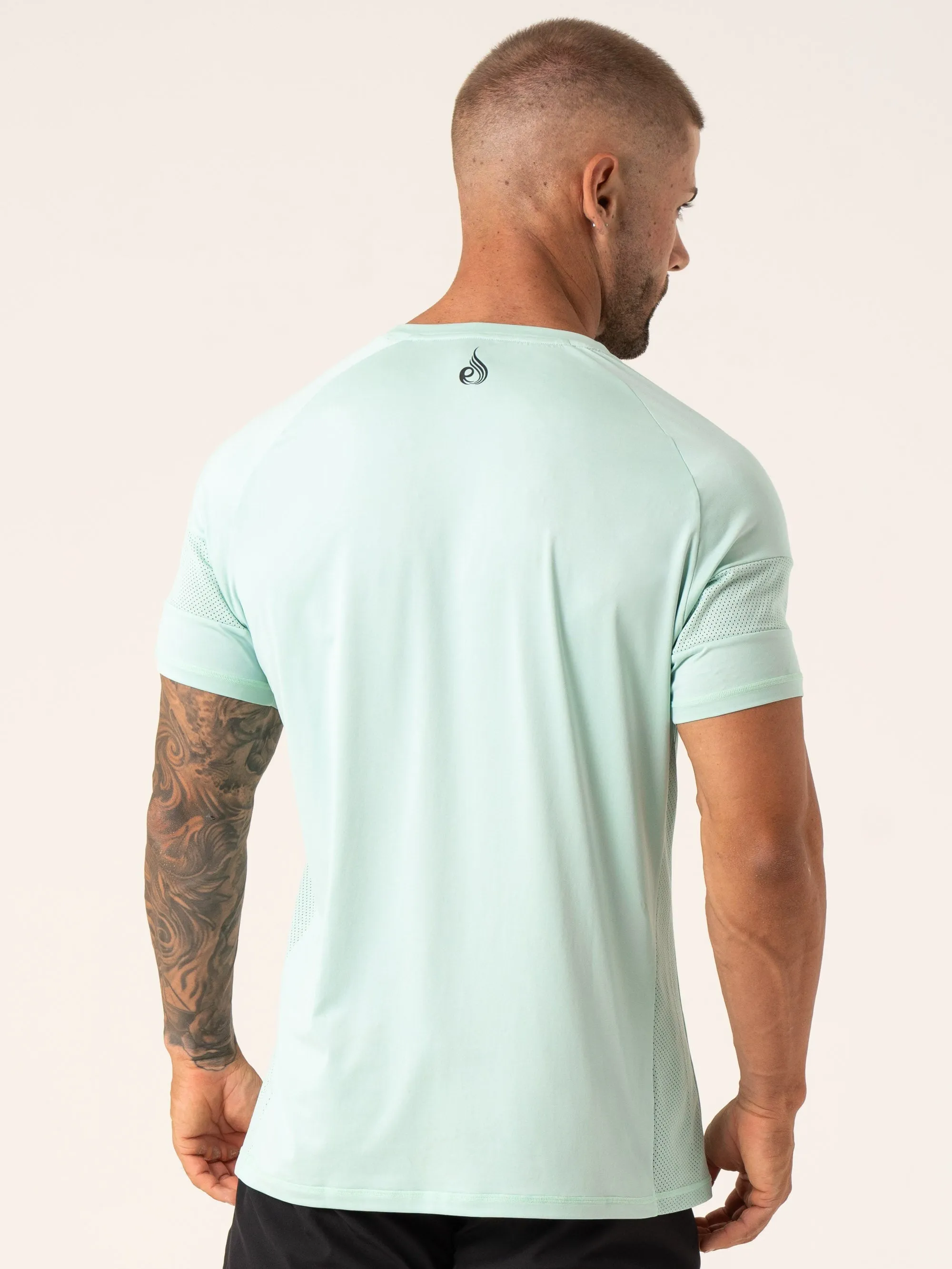 Flex Mesh T-Shirt - Aqua GentleWashResistance Fresh Comfort Style