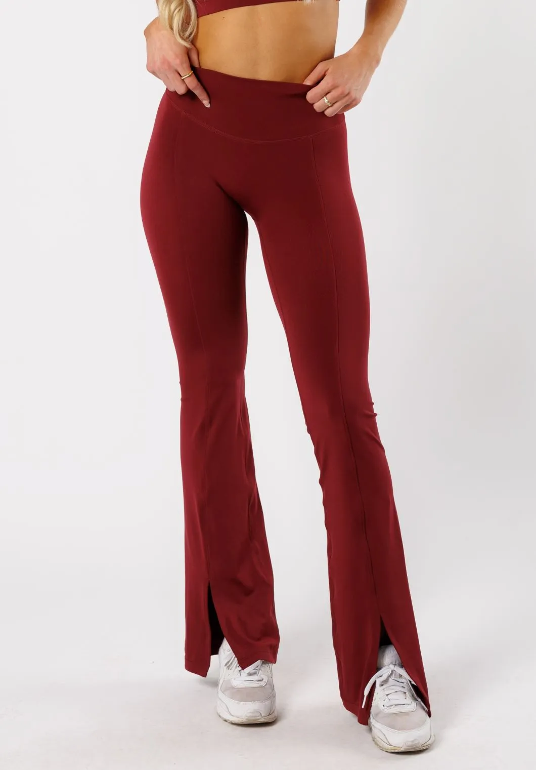 Slim Look Reluna? Front Slit Sculptseam? Flare Leggings 34" Red Velvet