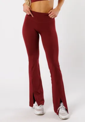 Slim Look Reluna? Front Slit Sculptseam? Flare Leggings 34" Red Velvet