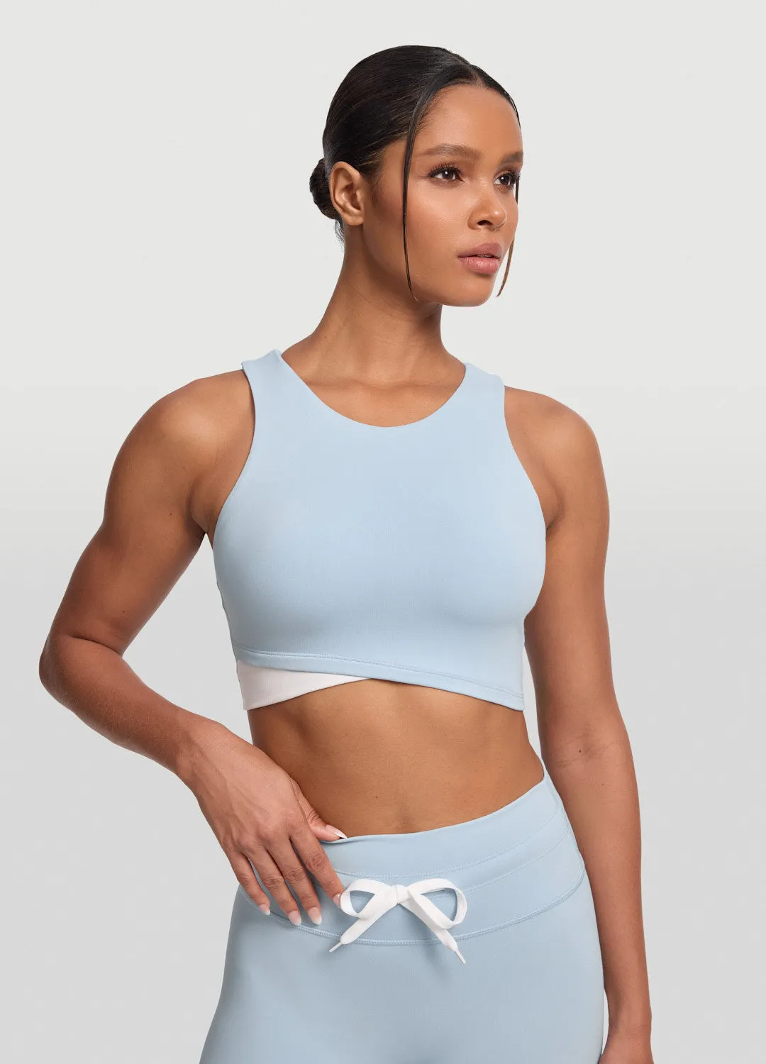 Hygroscopic Inner Layer Wide Shoulder Cut Two-Tone Crop Top