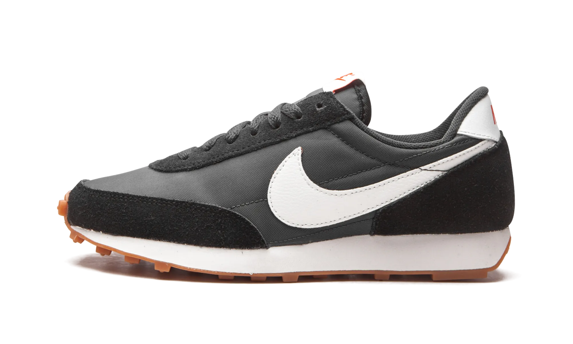 DAYBREAK WMNS "Black / White" Stride Alignment Technology