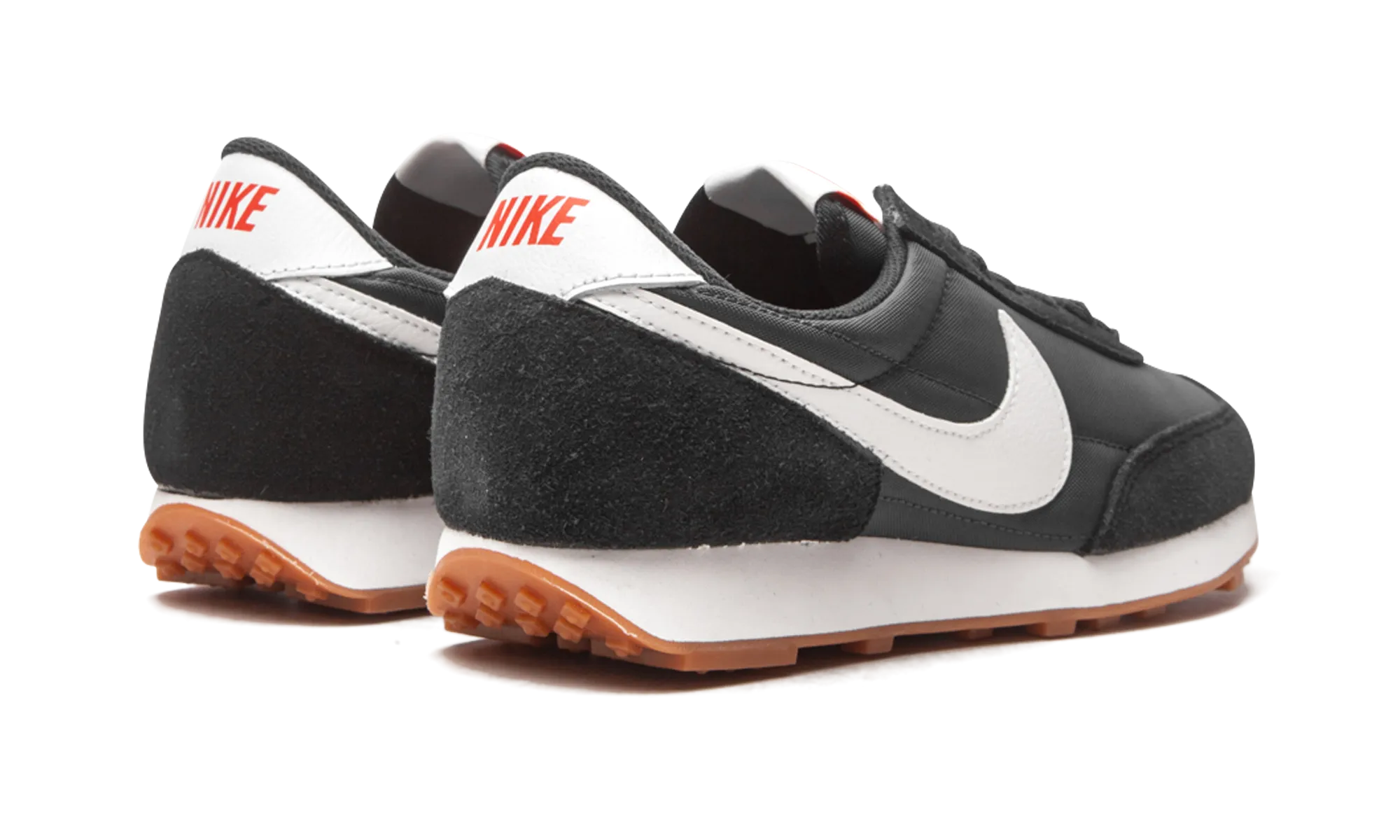 DAYBREAK WMNS "Black / White" Compression Bands Travel Shoes