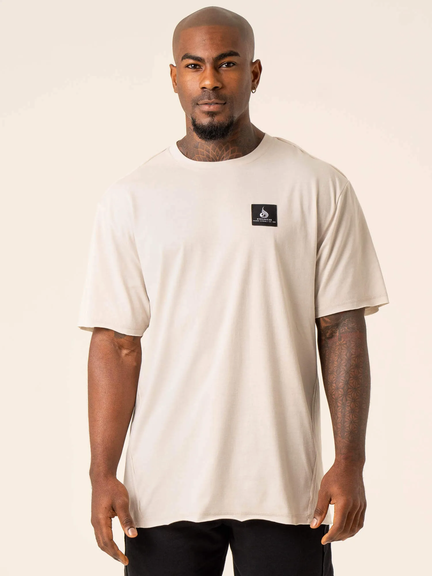 Dynamic Oversized T-Shirt - Stone proper length Quick Release Hem