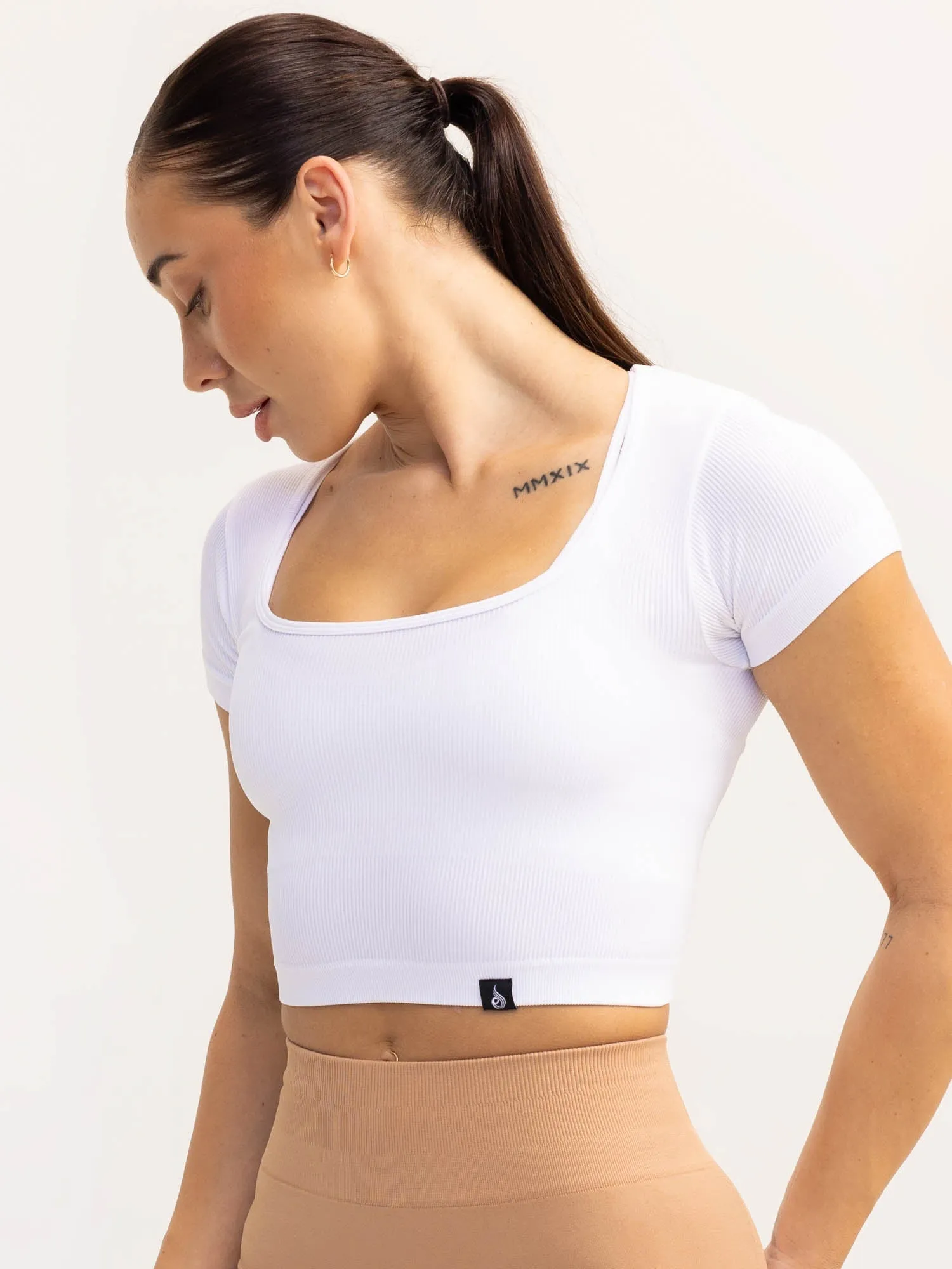 Sleek Comfort Easy-to-Style Top Lift 2.0 Rib Seamless T-Shirt - White