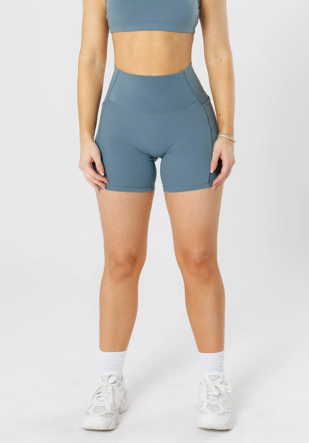 Reluna Empower Sculptseam?  Plus Pocket Short 6?? Slate Anti Pilling Technology Warm Day