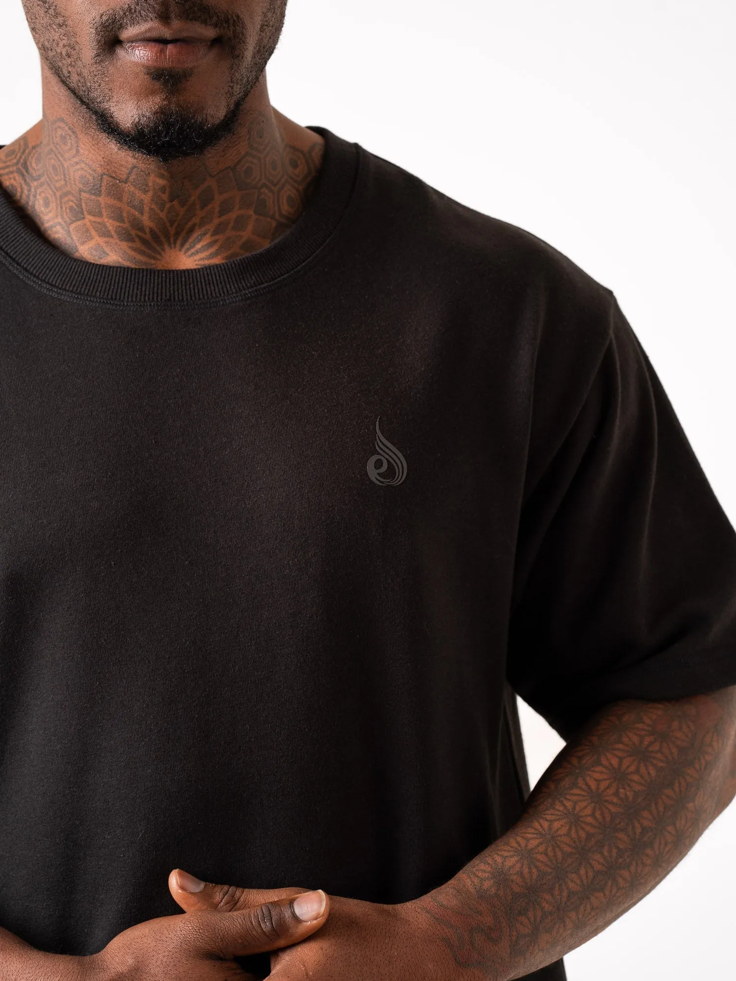 Stylish and Easygoing Throwback Fleece Oversized T-Shirt - Black