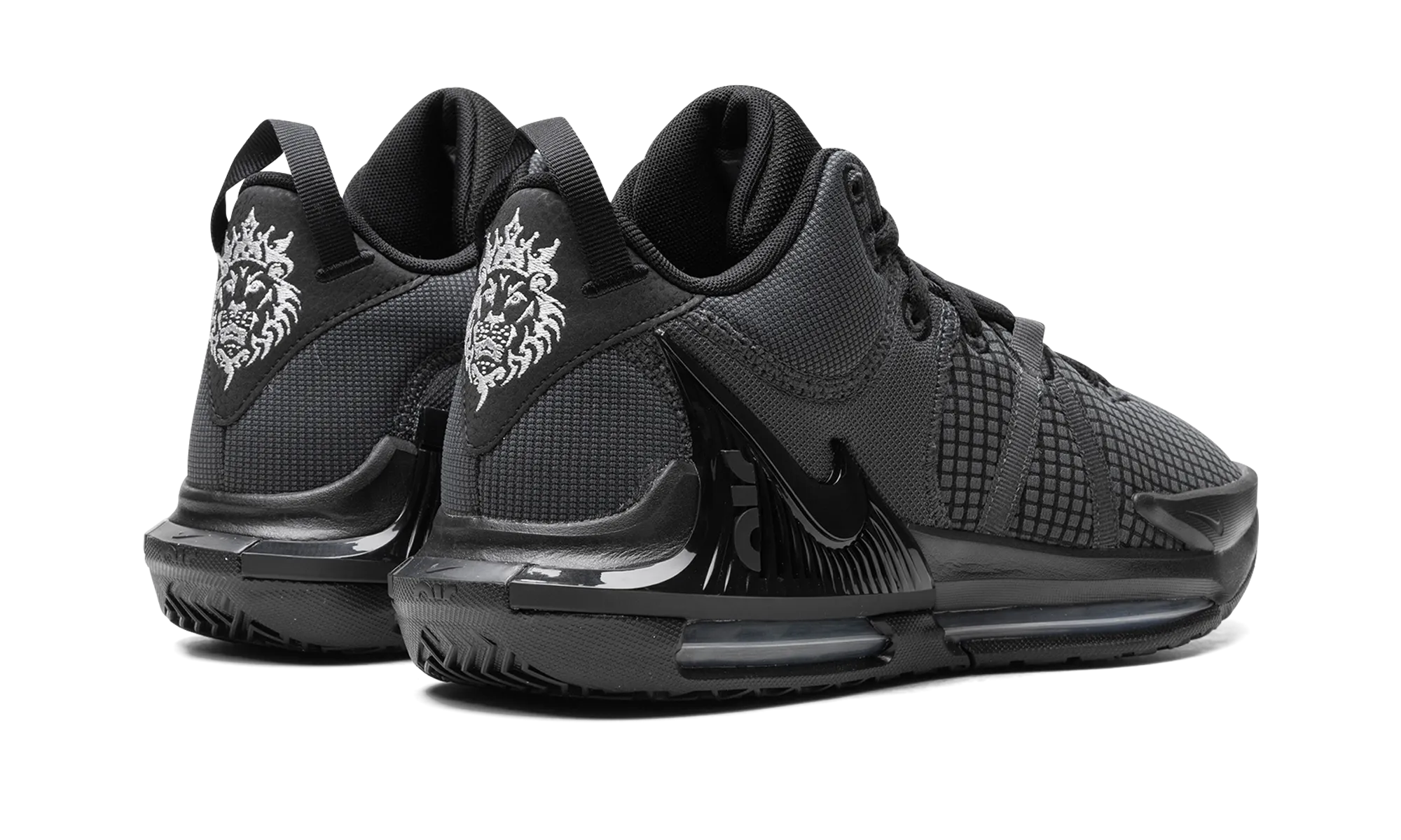 LEBRON WITNESS 7 "Black" Proprioceptive Footbed Asymmetric Collar Padding