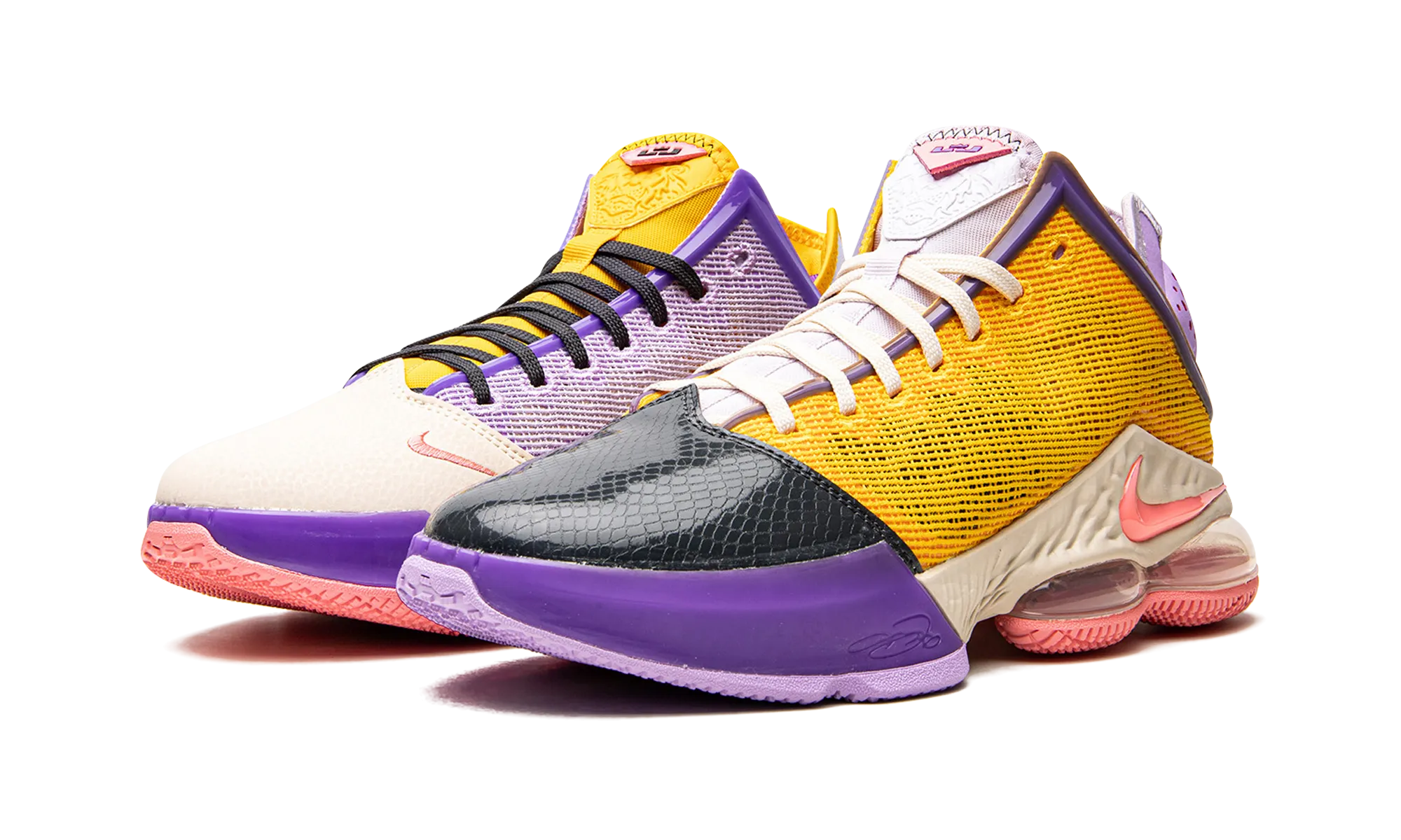 Lebron XIX Low "Mismatch" ReinforcedSole Knit Ankle Wrap