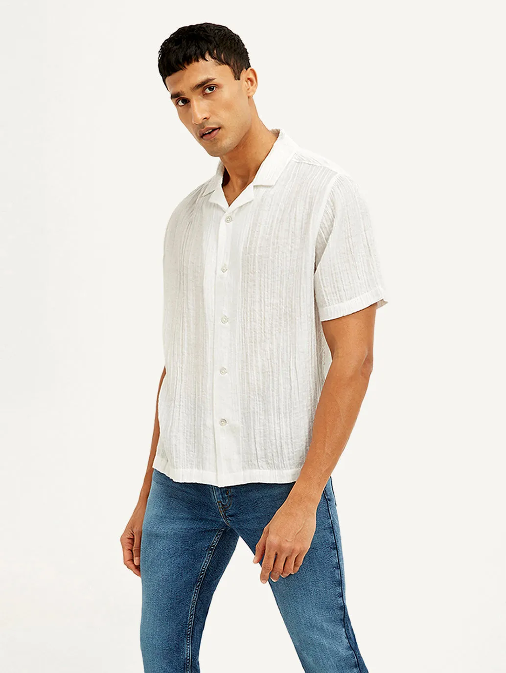 Seamless Shoulder Construction Men's Textured Resort Collar Relaxed Fit Shirt