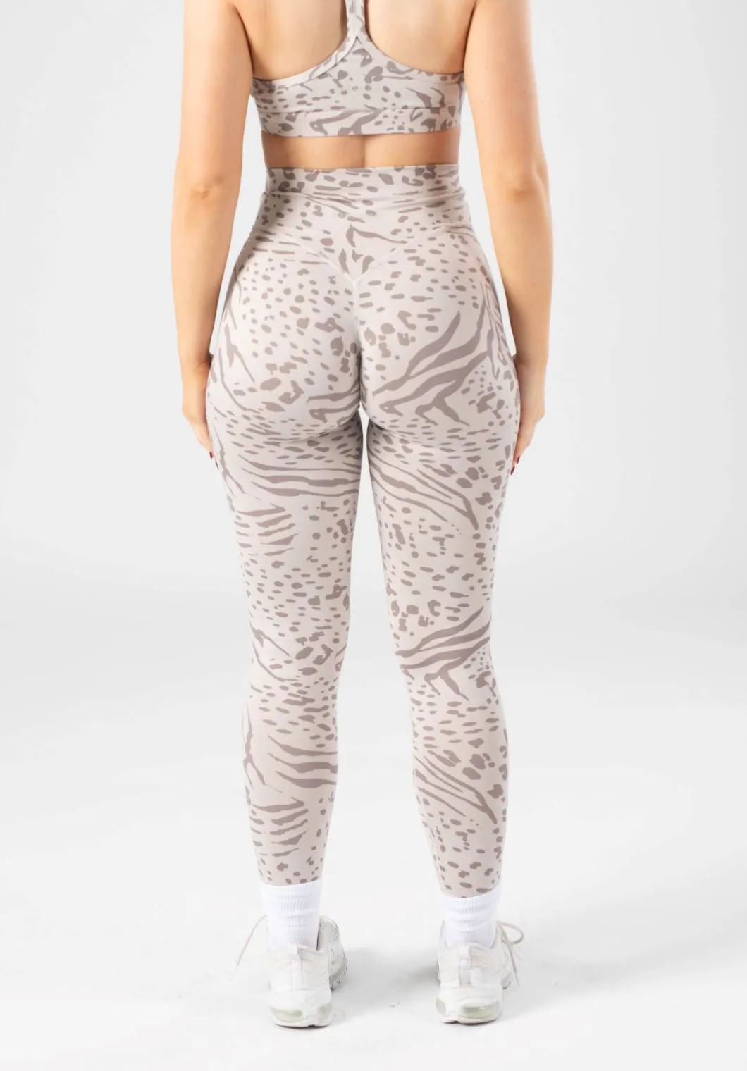 Fitness Lover Studio Practice Reluna Crossover Sculptseam? Legging Snow Leopard