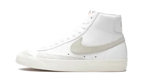 Stabilizing Sidewalls Blazer Mid 77 Vintage "Light Bone"