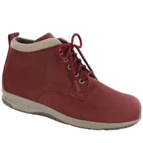 Hiking Gretchen - Red Taupe