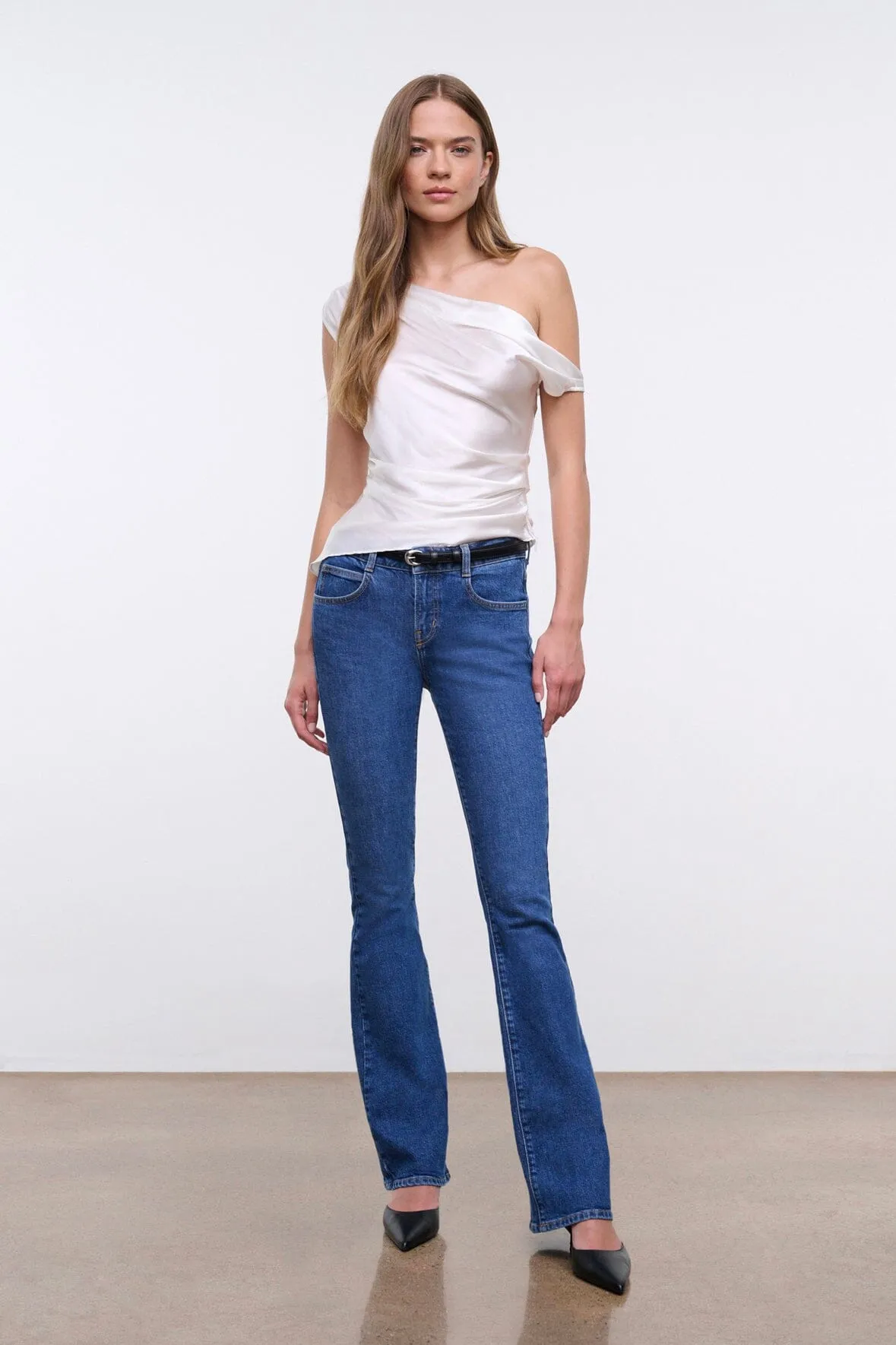 Neutral Outfit Party Look Weekend Warrior KYLE STRETCH FLARE JEAN | STONE BLUE