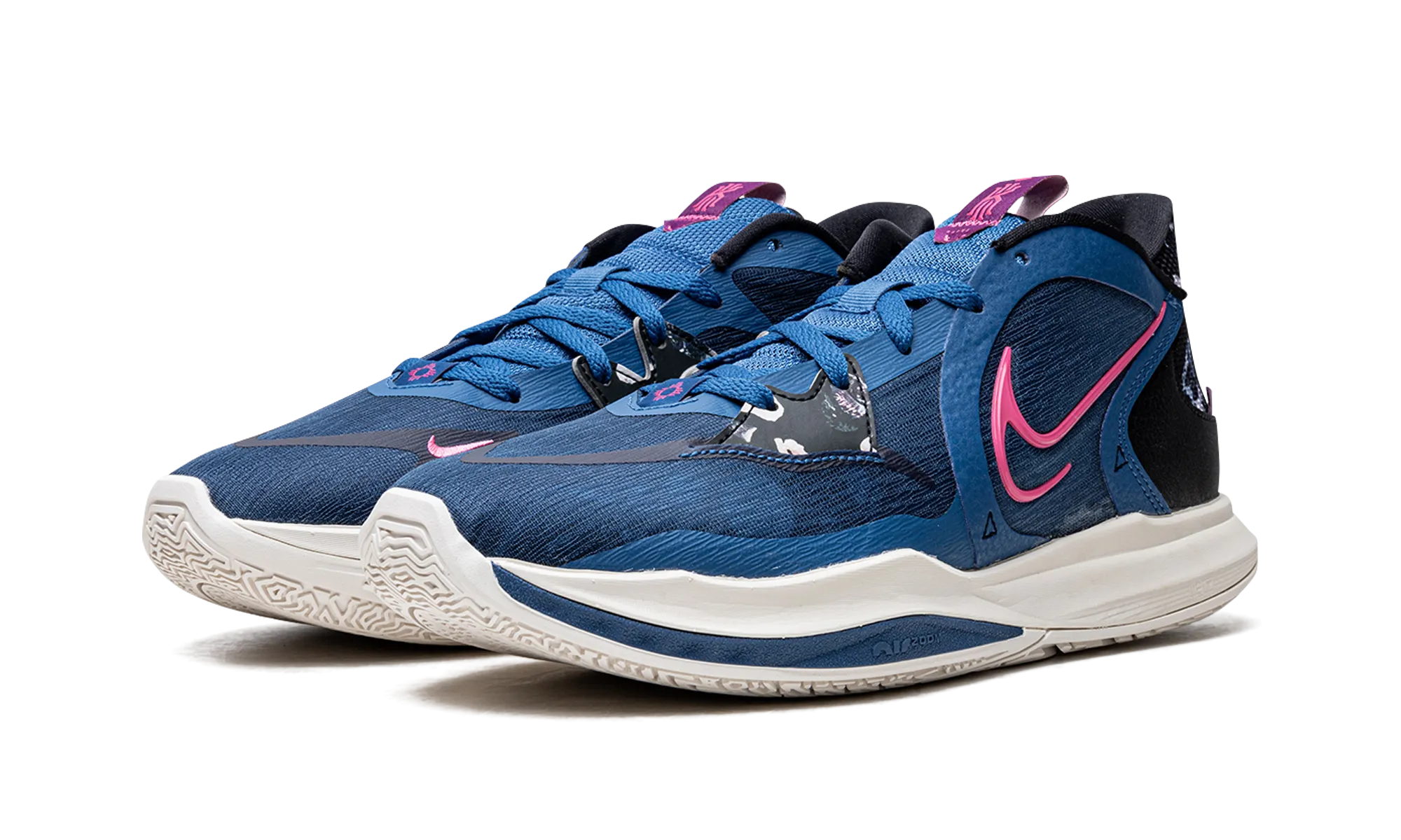 Kyrie 5 Low Player Ready Tech Sneakers Fashionable