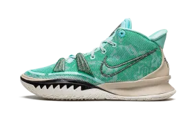 Strategic Padding Zones Endurance Grip Kyrie 7 "Copa"