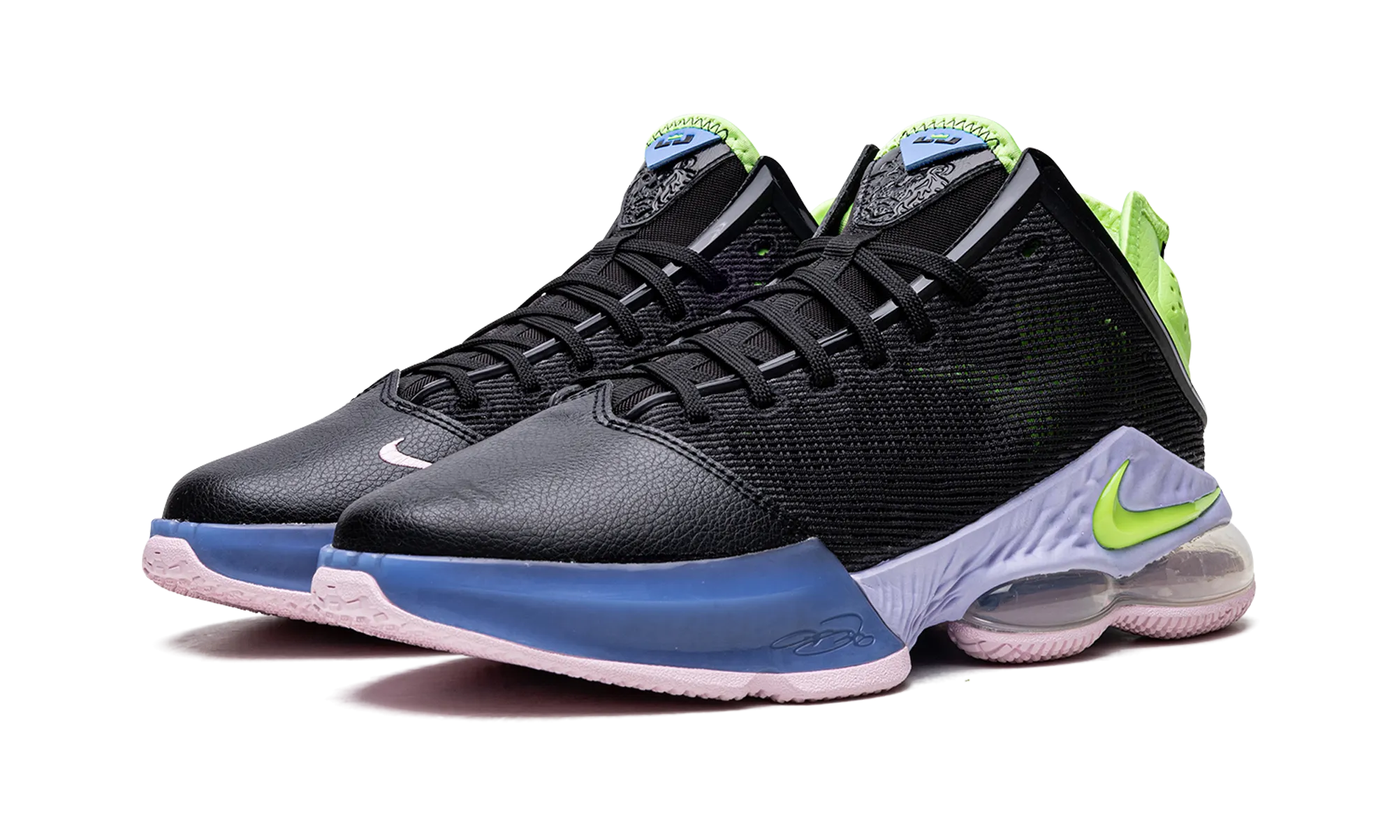 Lace   Up Closure LeBron 19 Low "Black / Ghost Green"