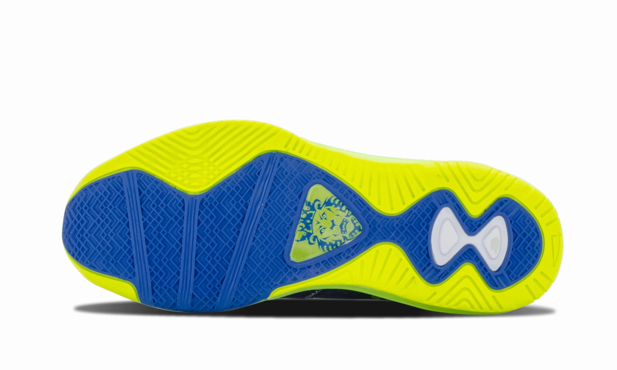 Toe box space Lebron 8 V/2 Low "Sprite"