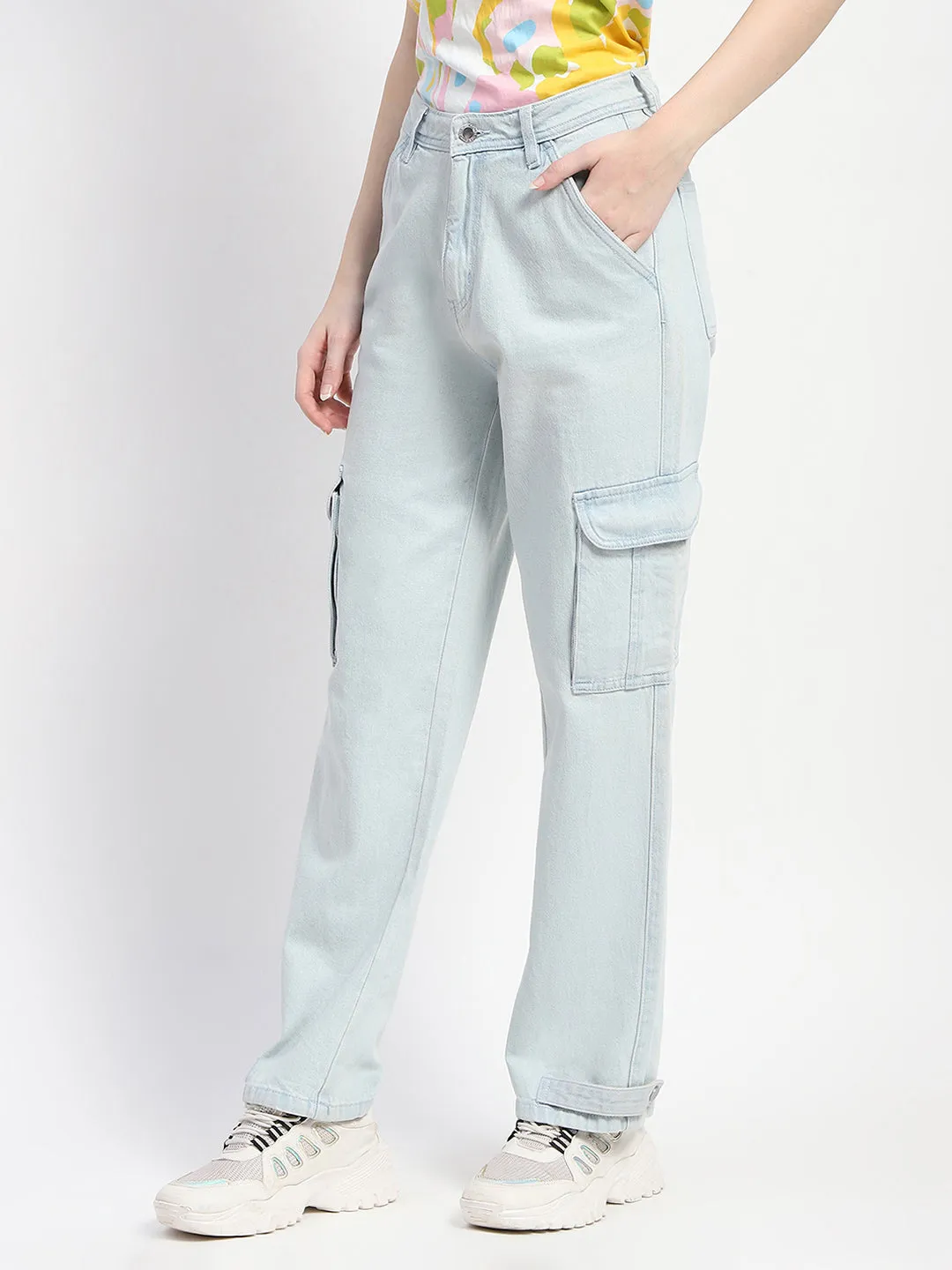 Picnic Style Creative Look Minimalist Style Shopping Day Vibrant Madame Cargo Ice Blue Light Wash Denim