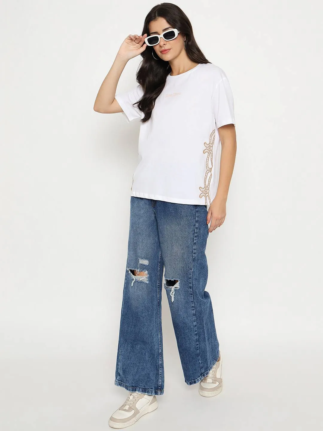 Fit Design Heat Transfer Printing Madame Embroidered Half Sleeve White Cotton T-shirt