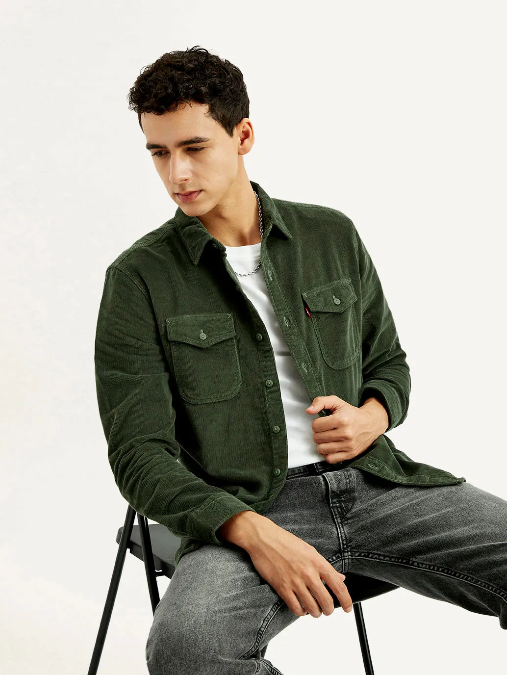 Men's Solid Slim Fit Corduroy Shirt Seamless construction Breathable Underarm Vents