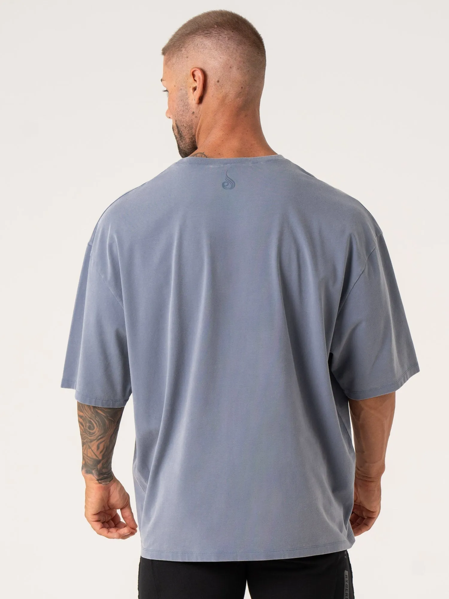 Thermoregulating Fabric timeless Pursuit Oversized T-Shirt - Denim Blue Stonewash