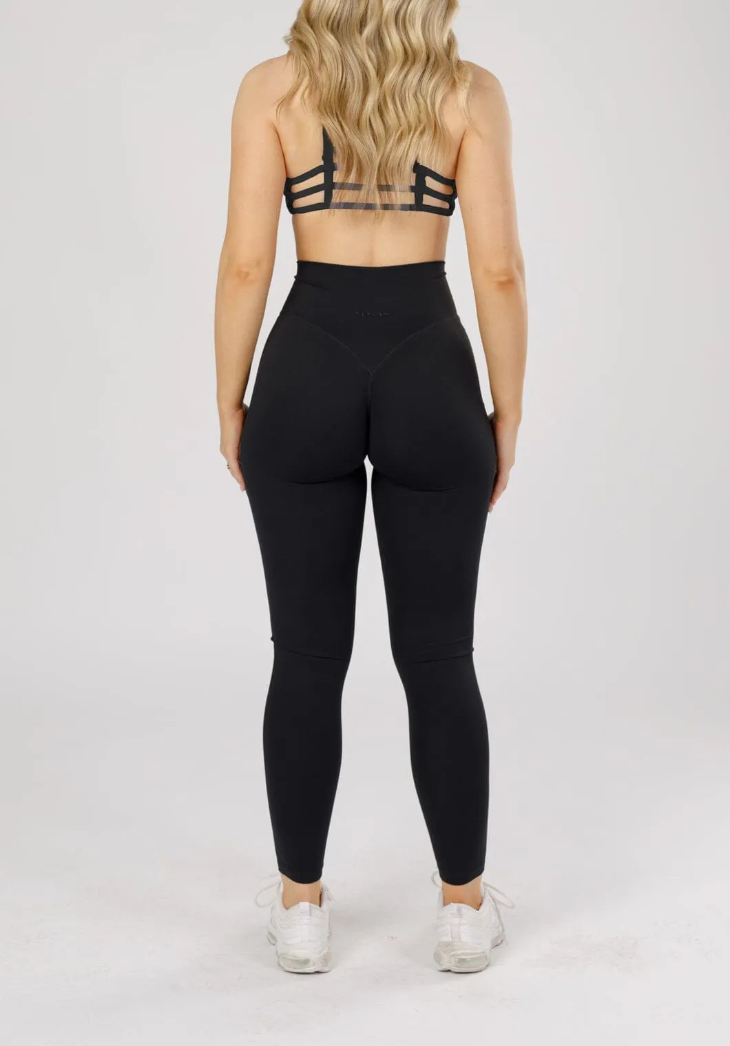 RecStretch? DesB High Flow Sculptseam? Plus Legging Black Perfect Fit Look Body-Hugging Design