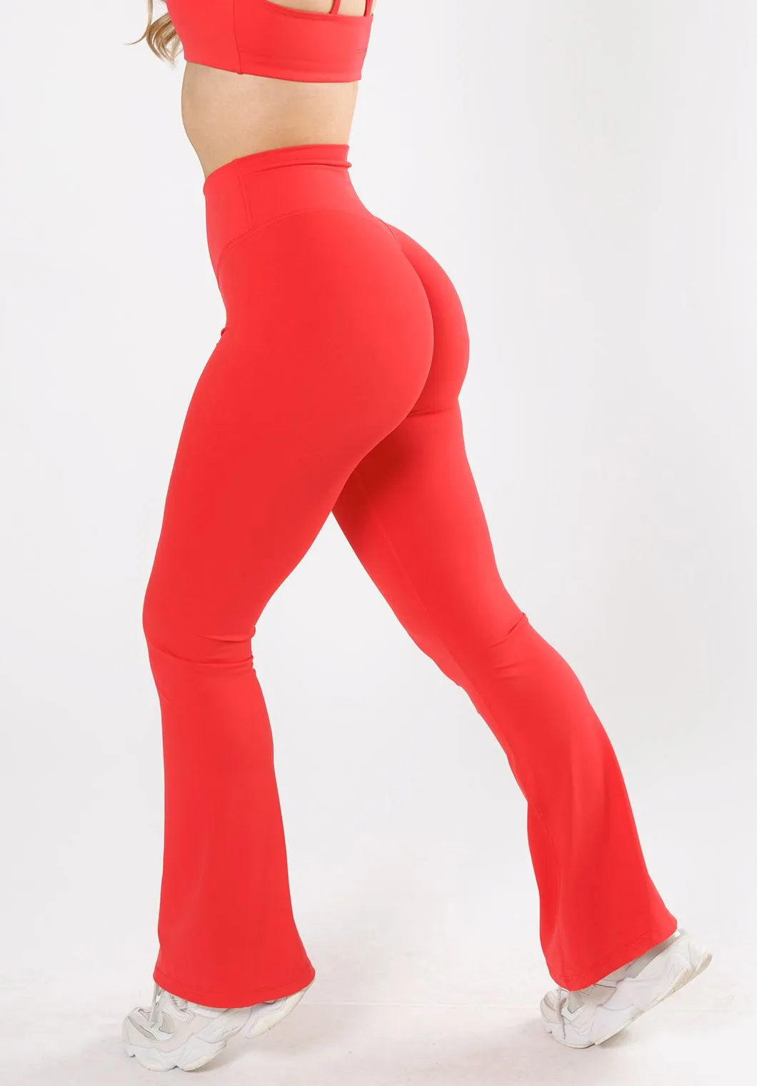 RecStretch? Original Sculptseam? Plus Essential Flare Legging 31" Fire Sign Compression Technology