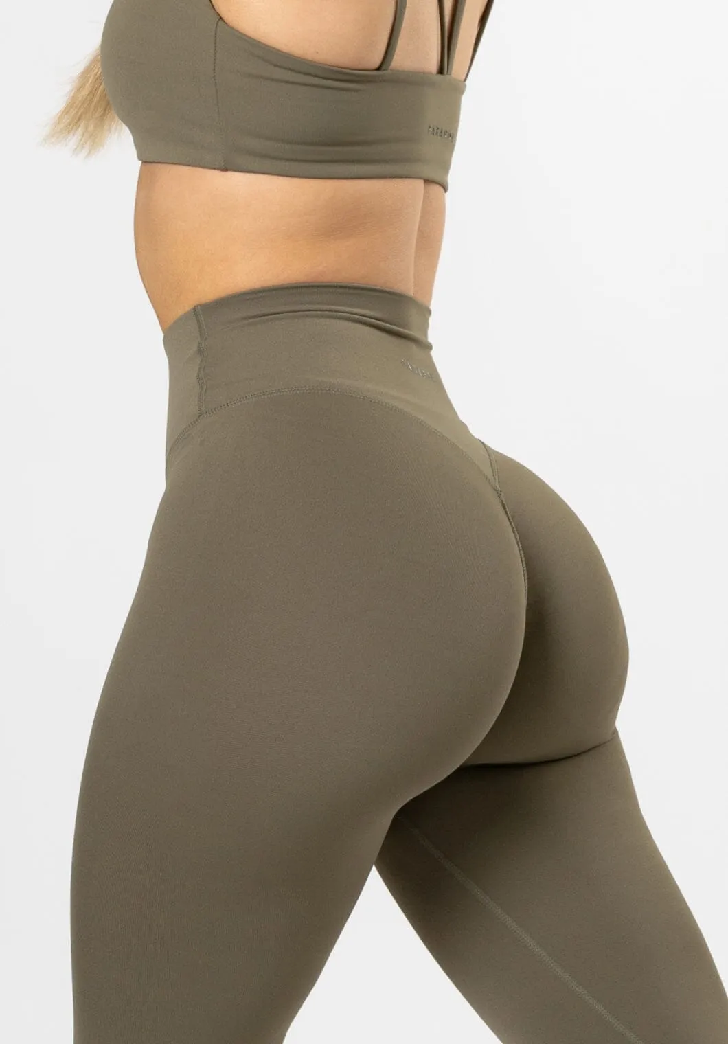 Odor Resistant Treatment Daily Basic RecStretch Original Sculptseam? Plus Legging Everglades