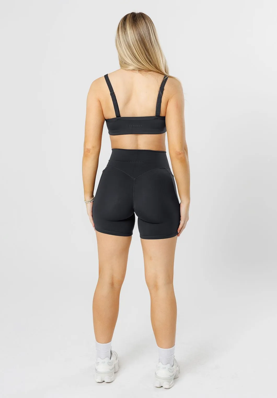 Reluna Empower Sculptseam?  Plus Pocket Short 6?? Black Everyday Ease