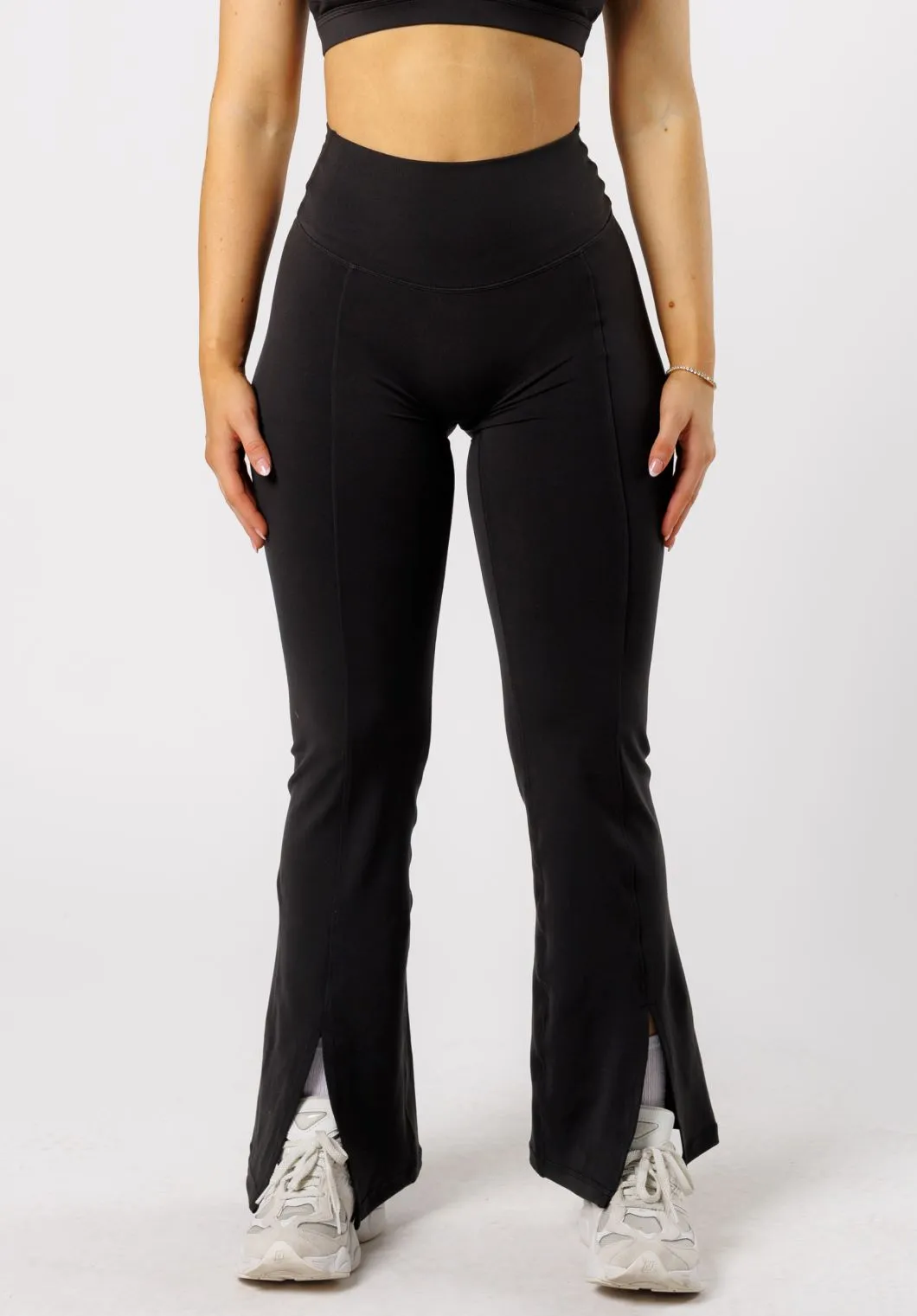 Relaxed fit style Seamless Design Weekend Trip Reluna? Front Slit Sculptseam? Flare Leggings 31" Black