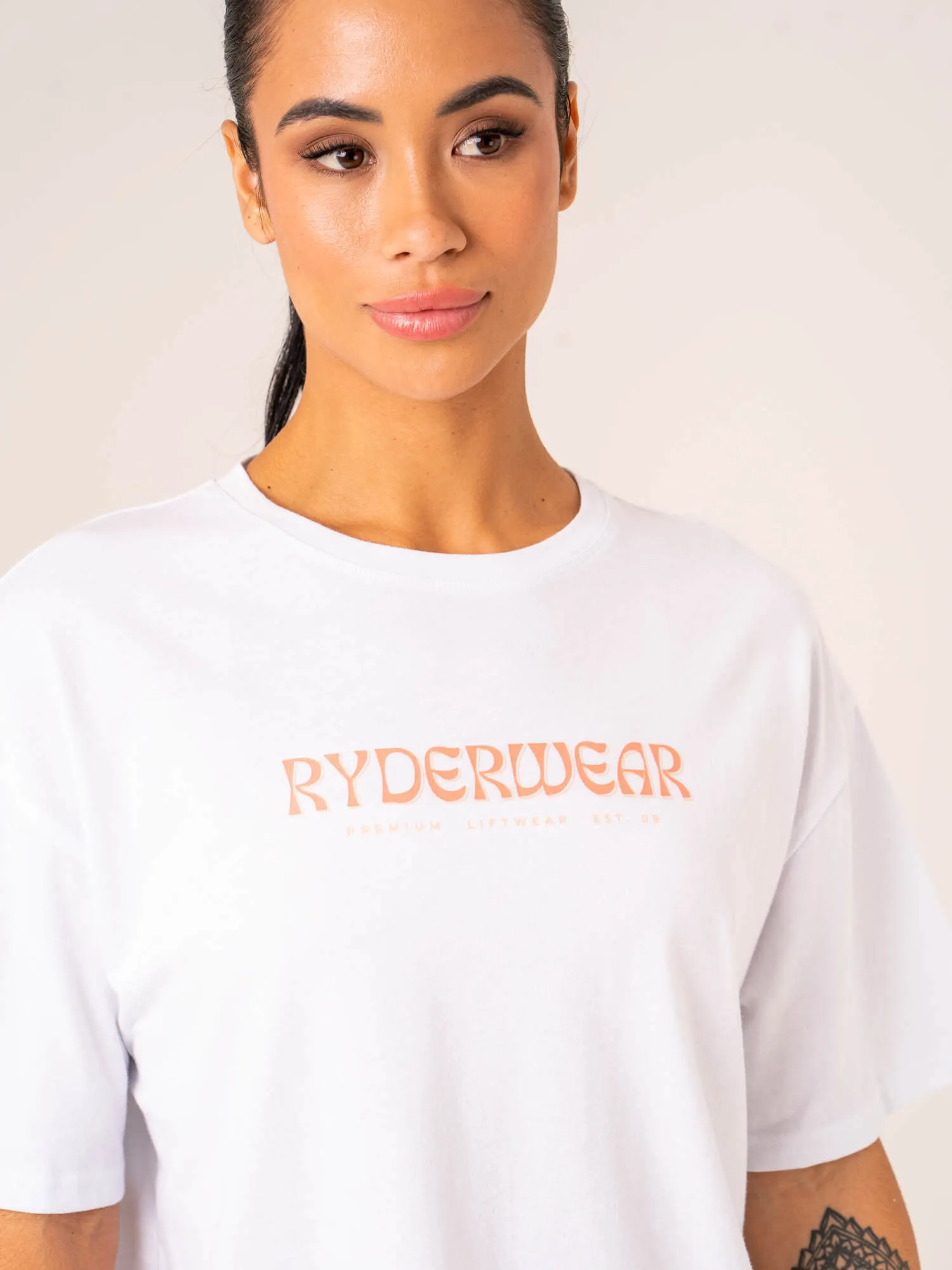 Retro Oversized T-Shirt - White Versatile Look