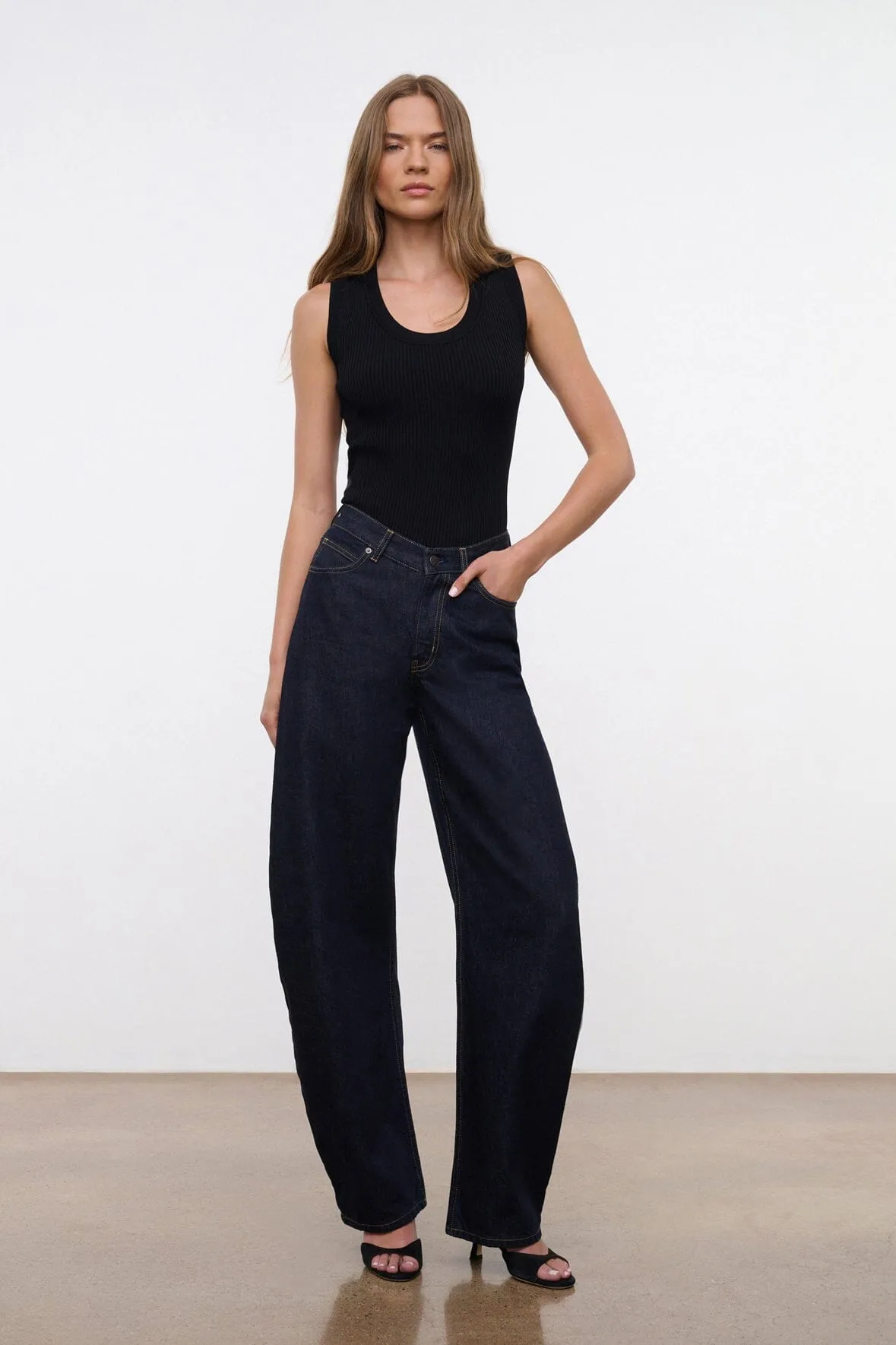 Relaxed Design Style Chill Outfit Spring Mood JACKSON BARREL JEAN | INDIGO