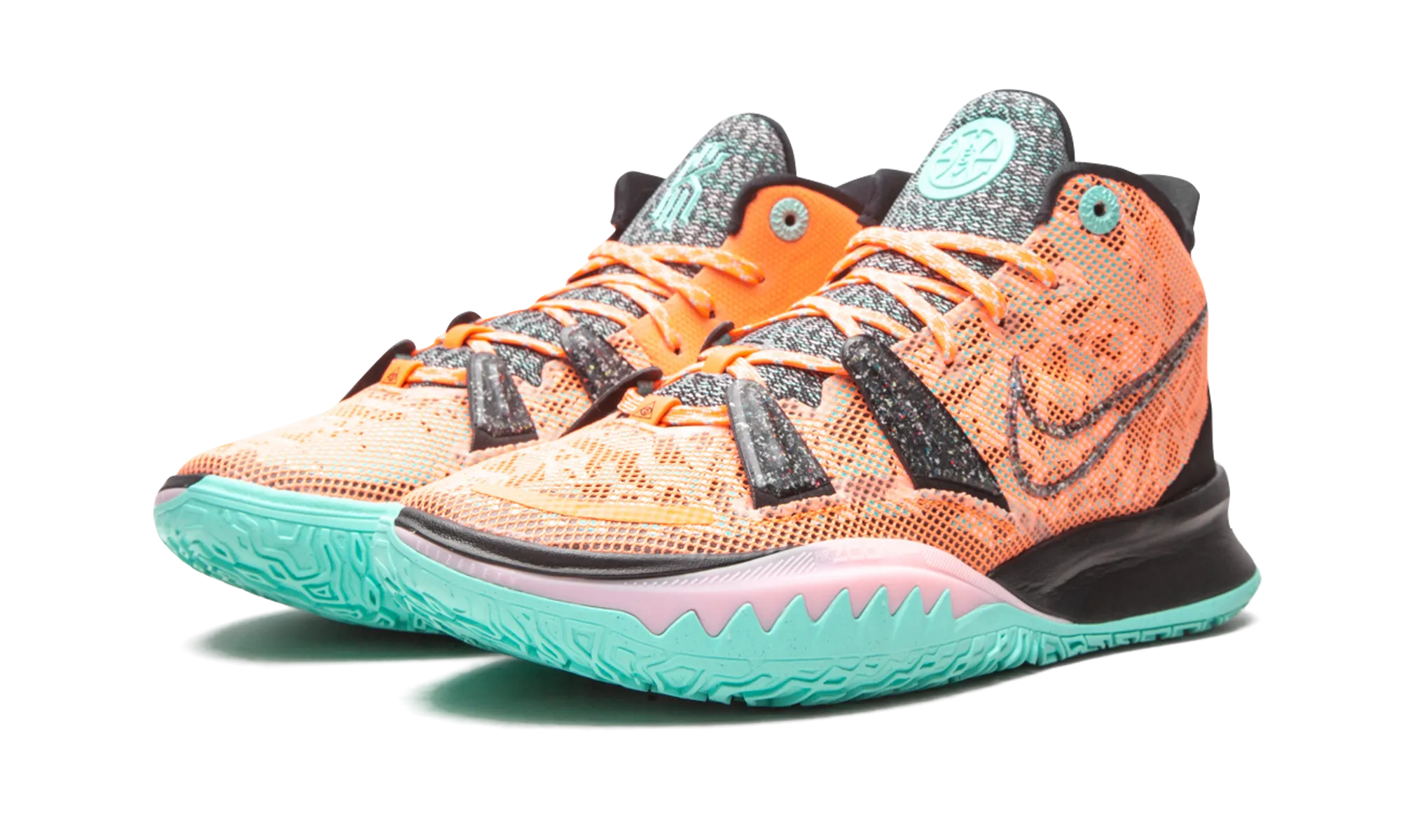 Lightweight Synthetic Upper Kyrie 7 EP "Play for the Future"