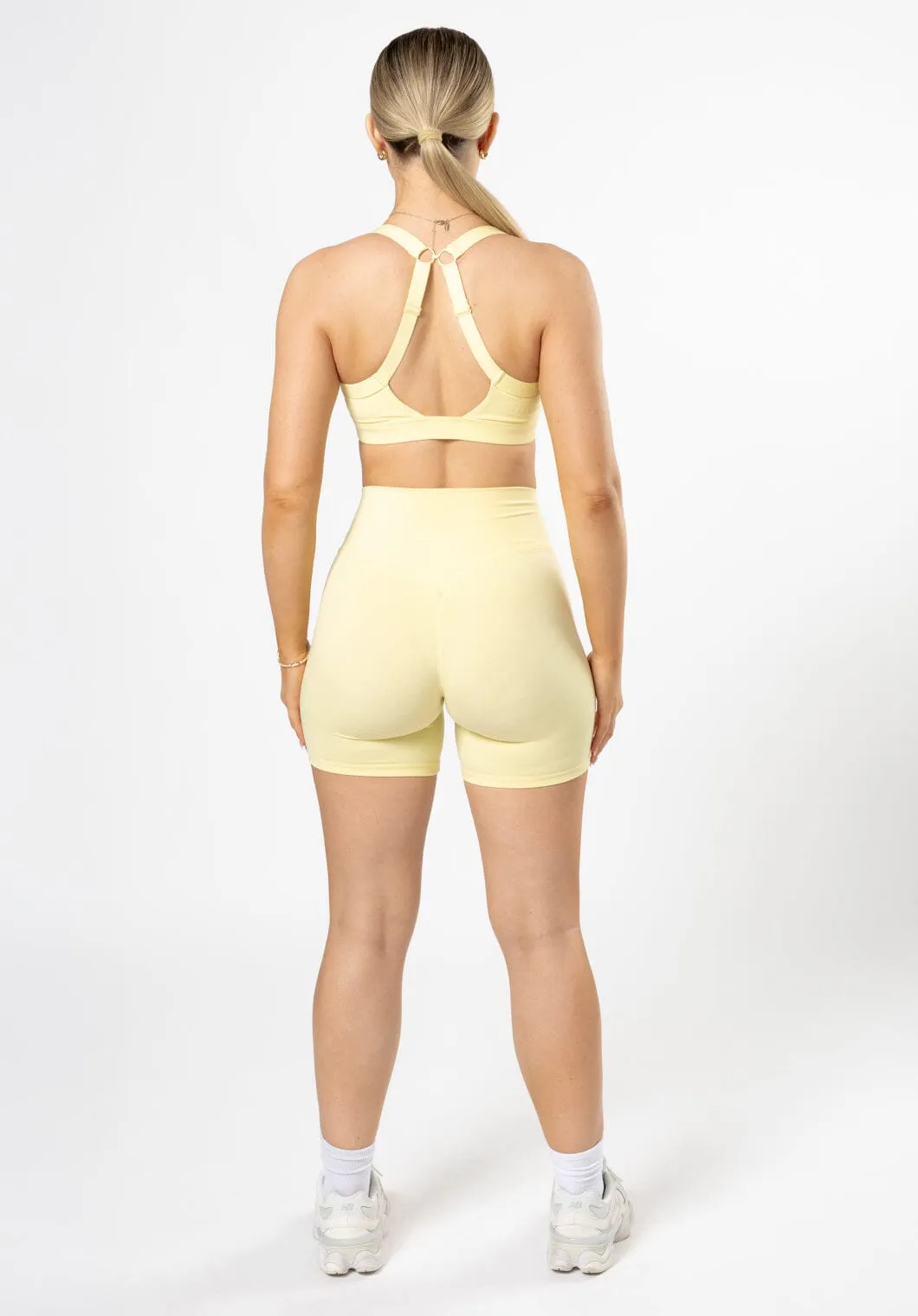 Color Variety Reluna Original Sculptseam? Short 6" Daisy