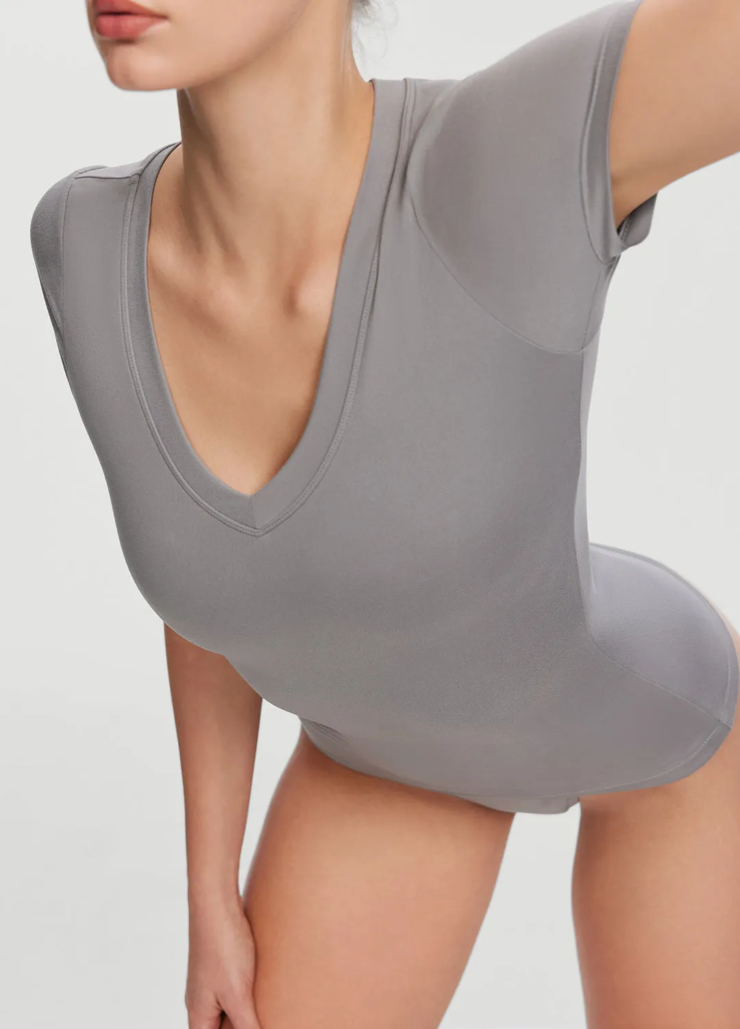 V-Neck T-shirt Minimal Look Travel Ready