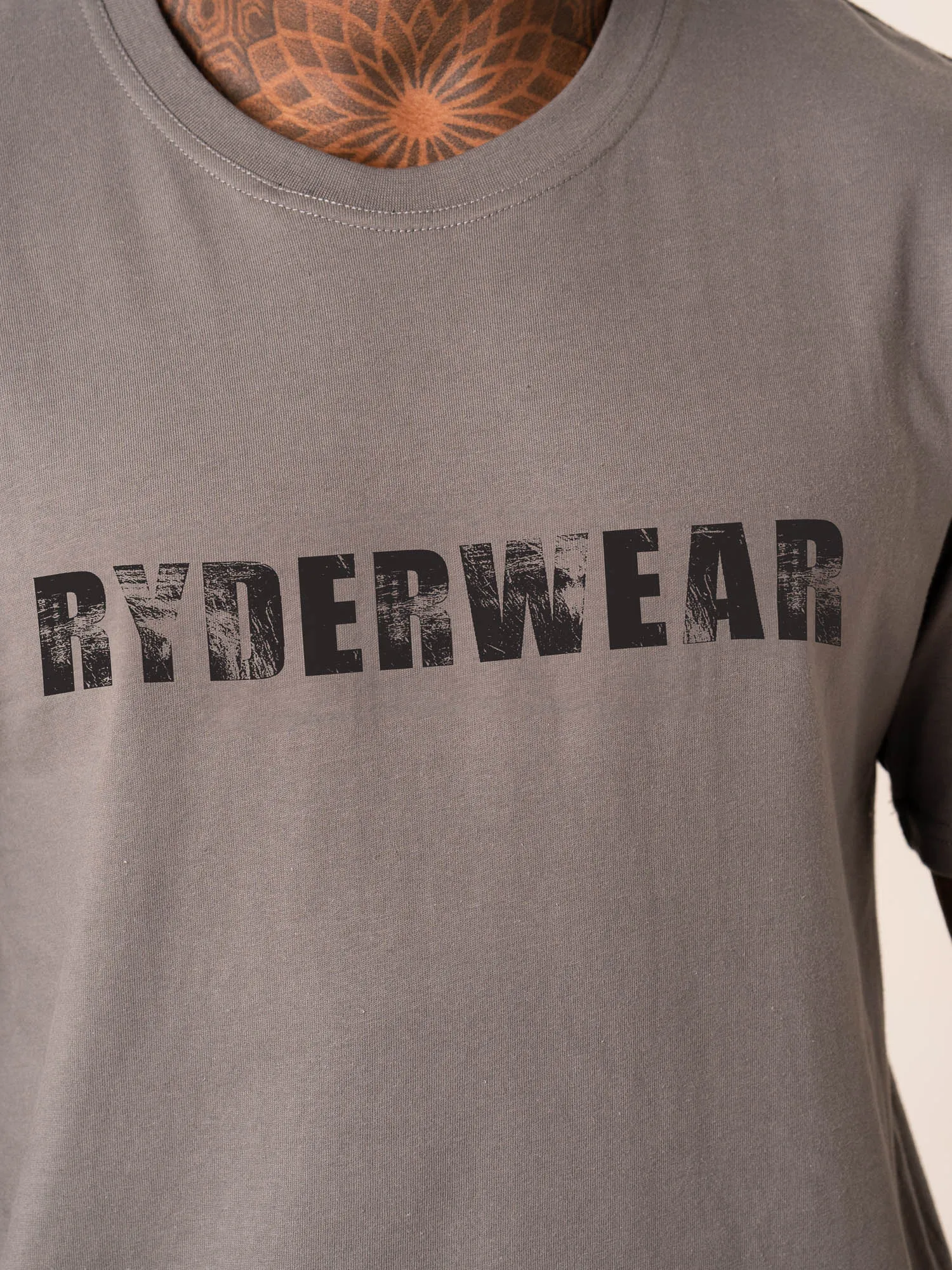 Stylish and Relaxed Training T-Shirt - Charcoal