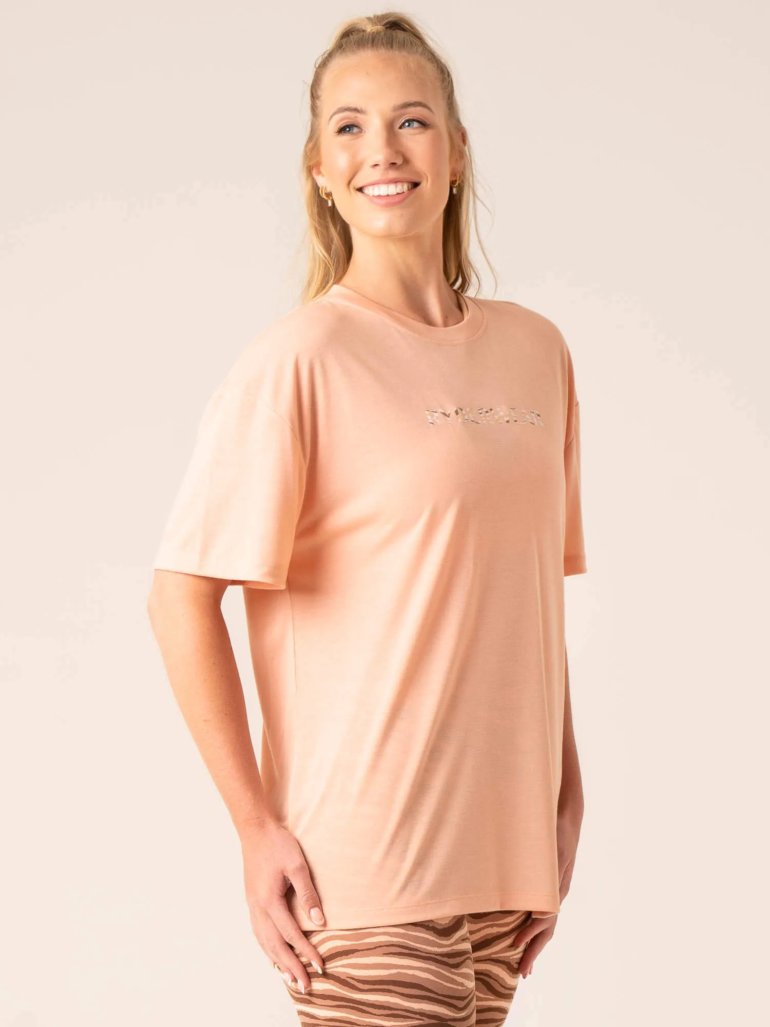 Scoop neck Unstoppable Oversized T-Shirt - Peach