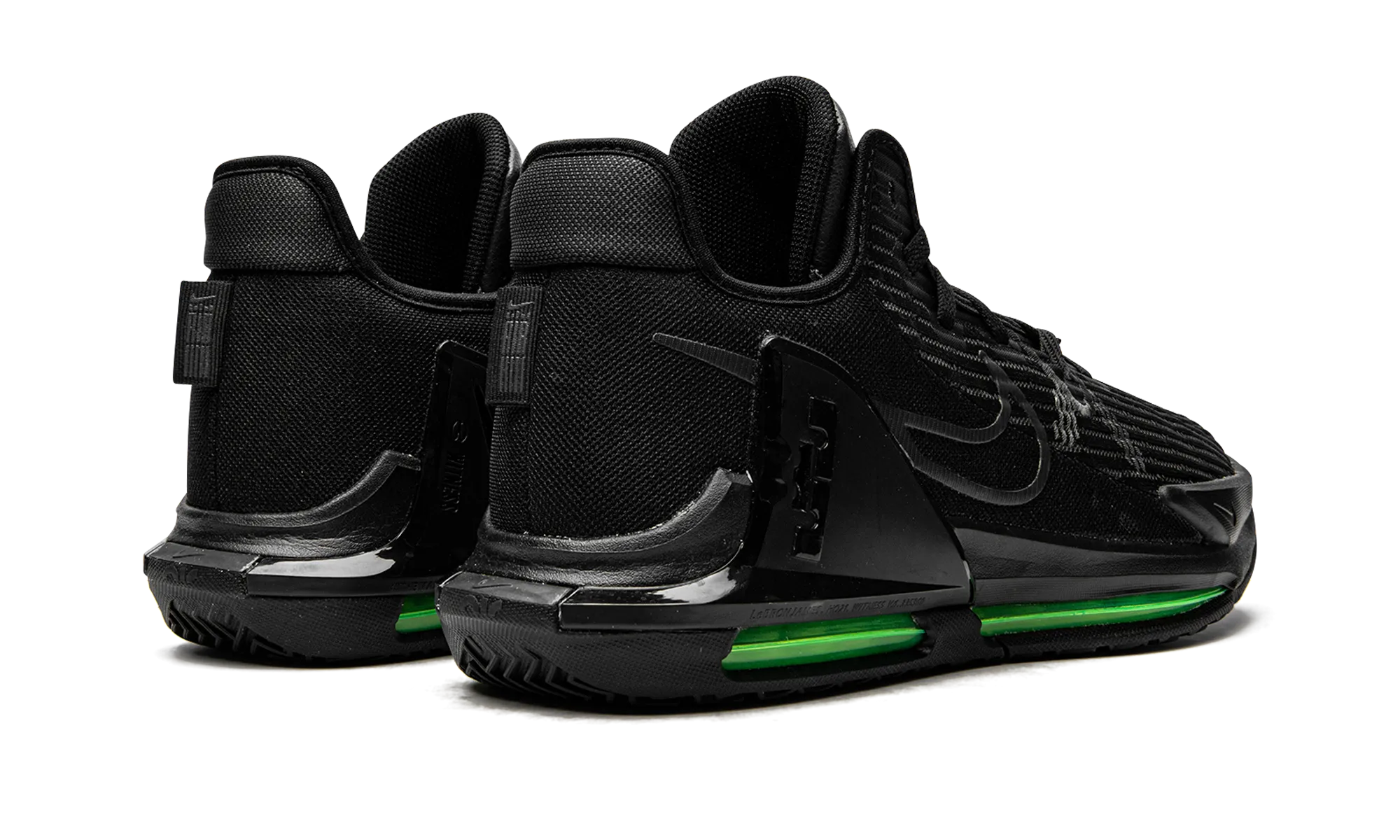 LeBron Witness VI Flexibility Compression Molding Tech